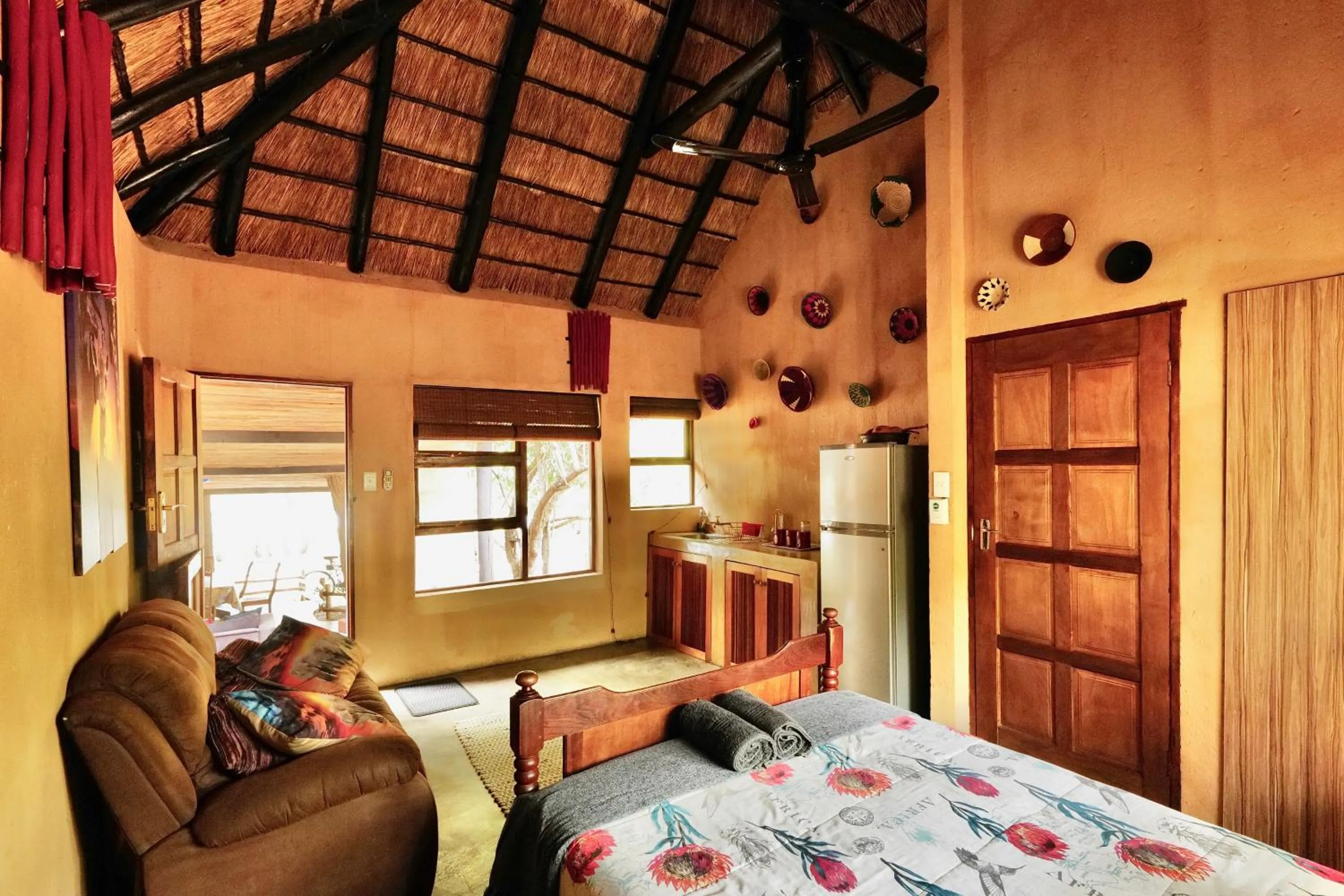 Kitchen or kitchenette, Bed in Hyenas Call