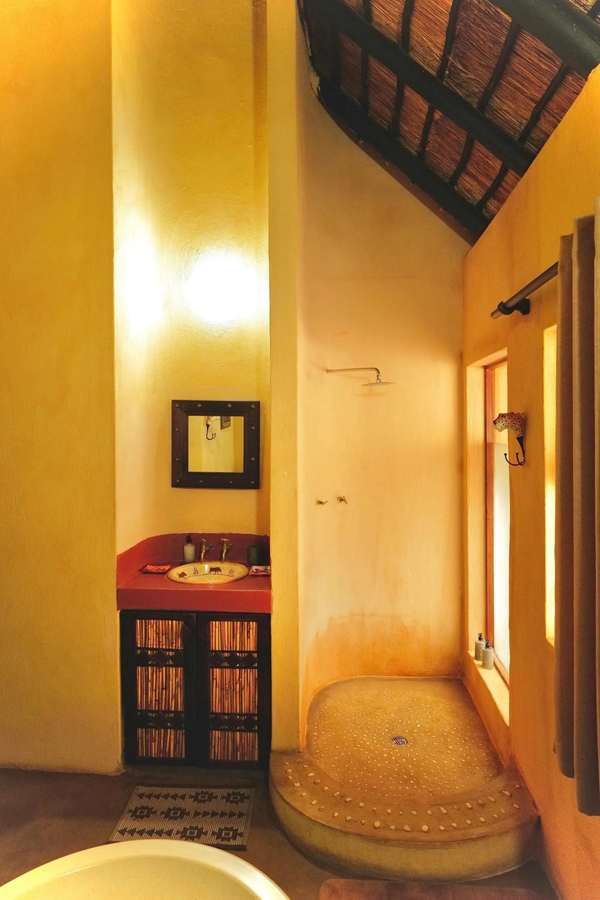 Bathroom, Bed in Hyenas Call