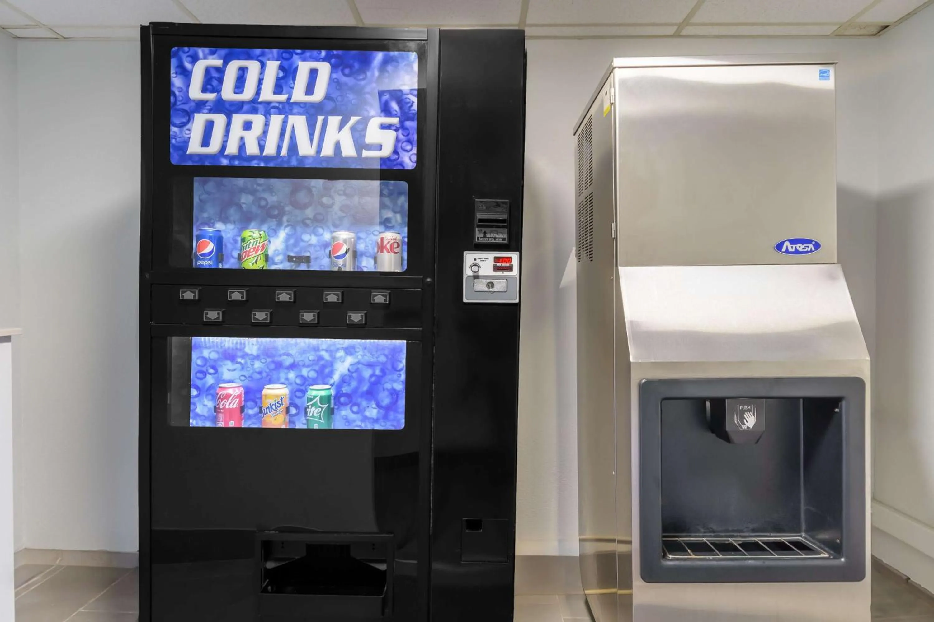 Property building in Motel 6 - Franklin, OH