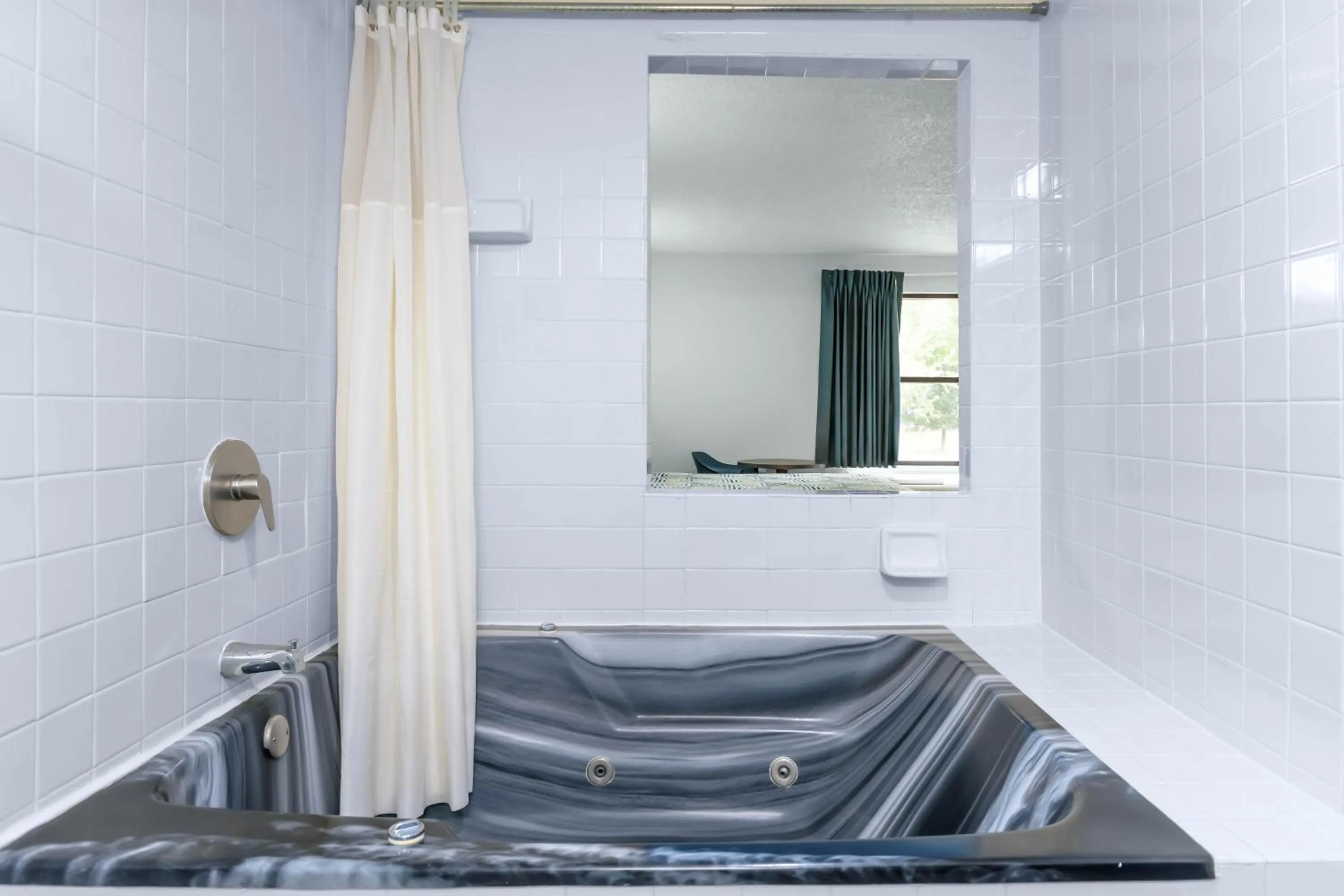 Spa and wellness centre/facilities, Bed in Motel 6 - Franklin, OH