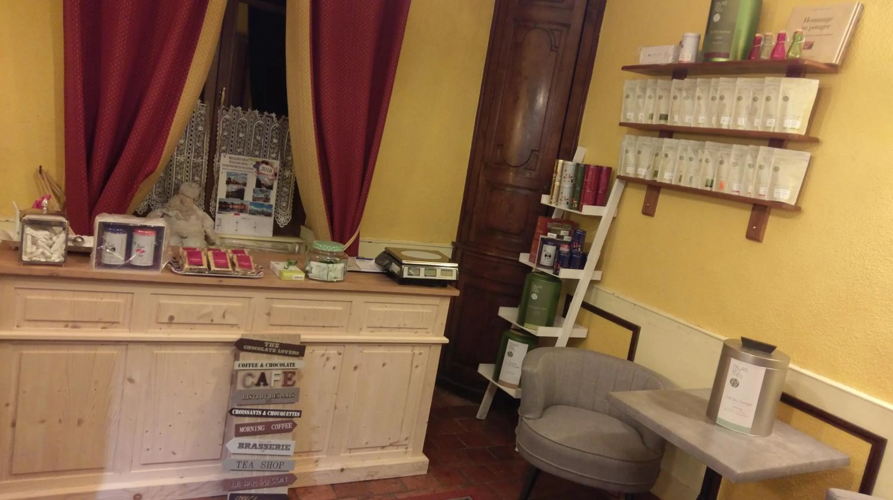 On-site shops in Logis de L'Europe Restaurant Le Cepage