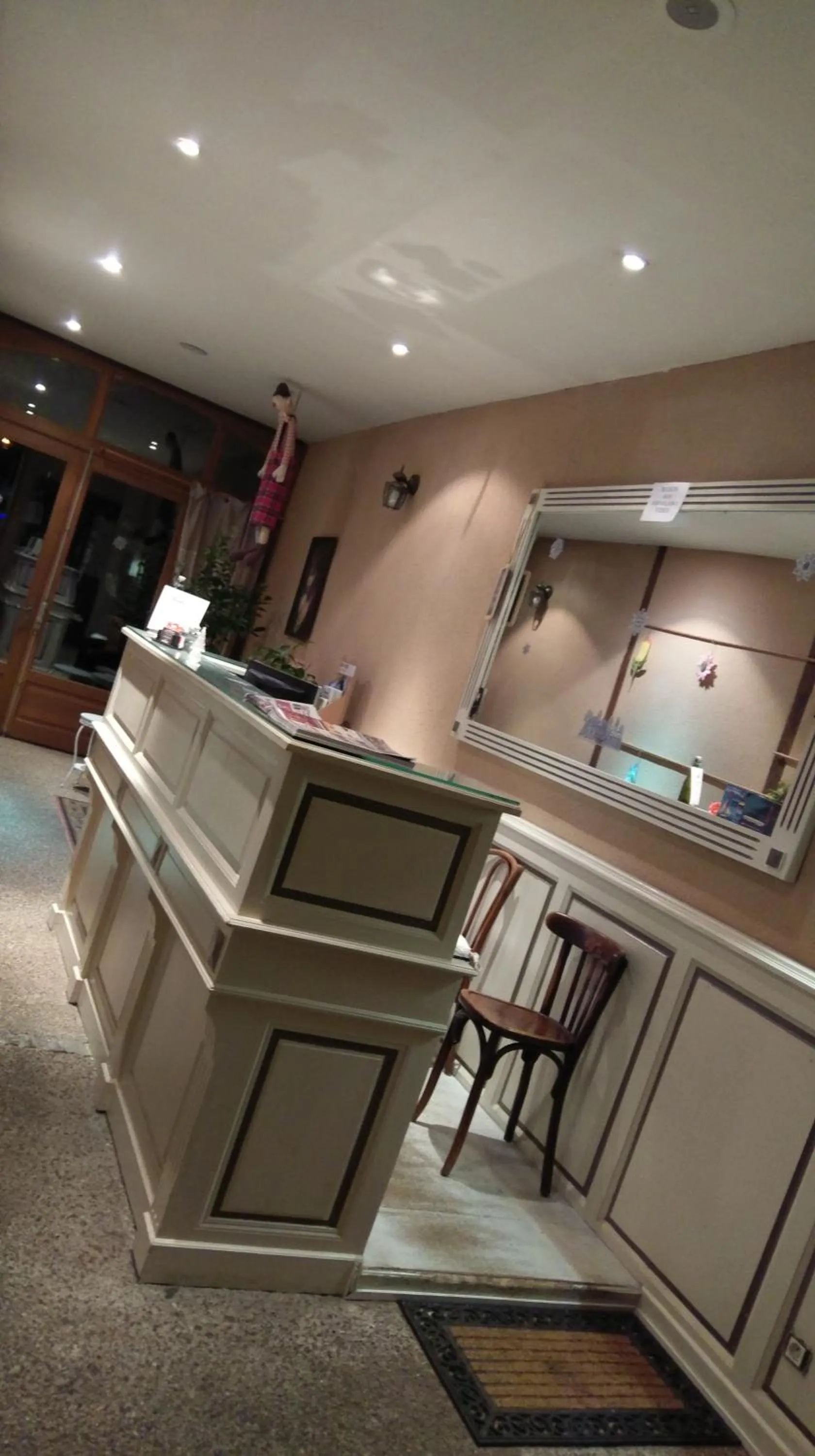 Lobby or reception in Logis de L'Europe Restaurant Le Cepage