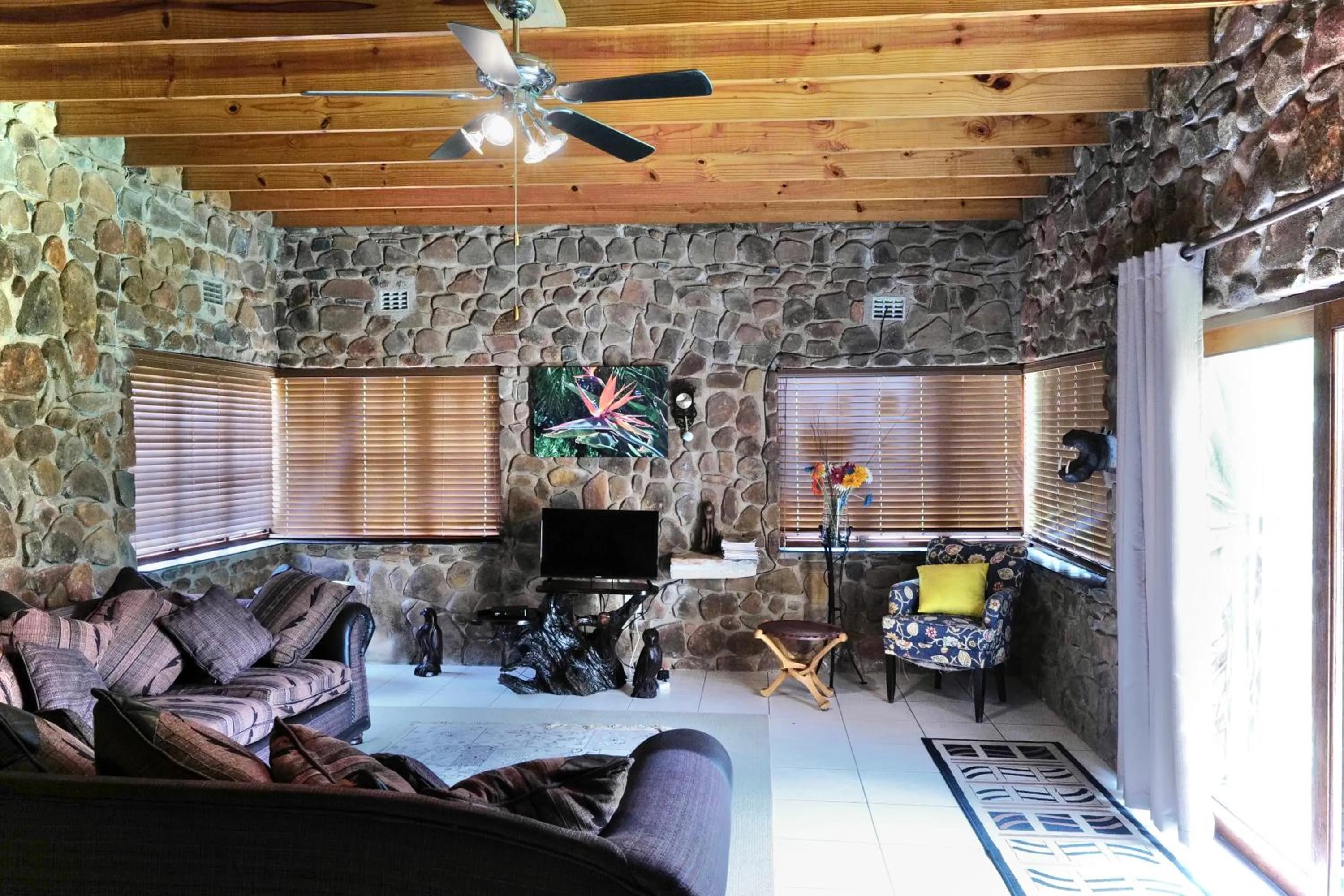 Living room in Leopards Ledge