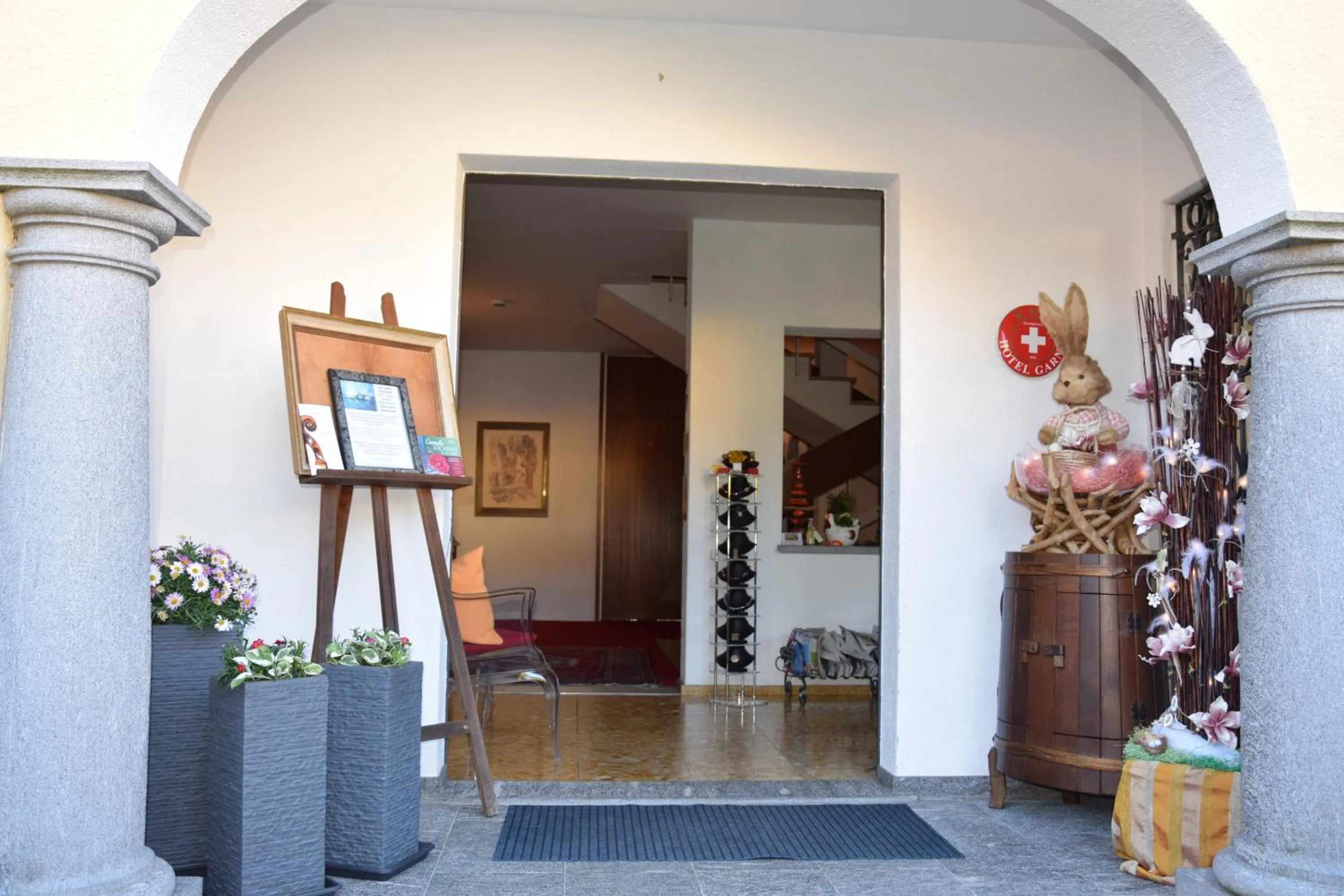 Facade/entrance in Villa Siesta, Park & Pool Living