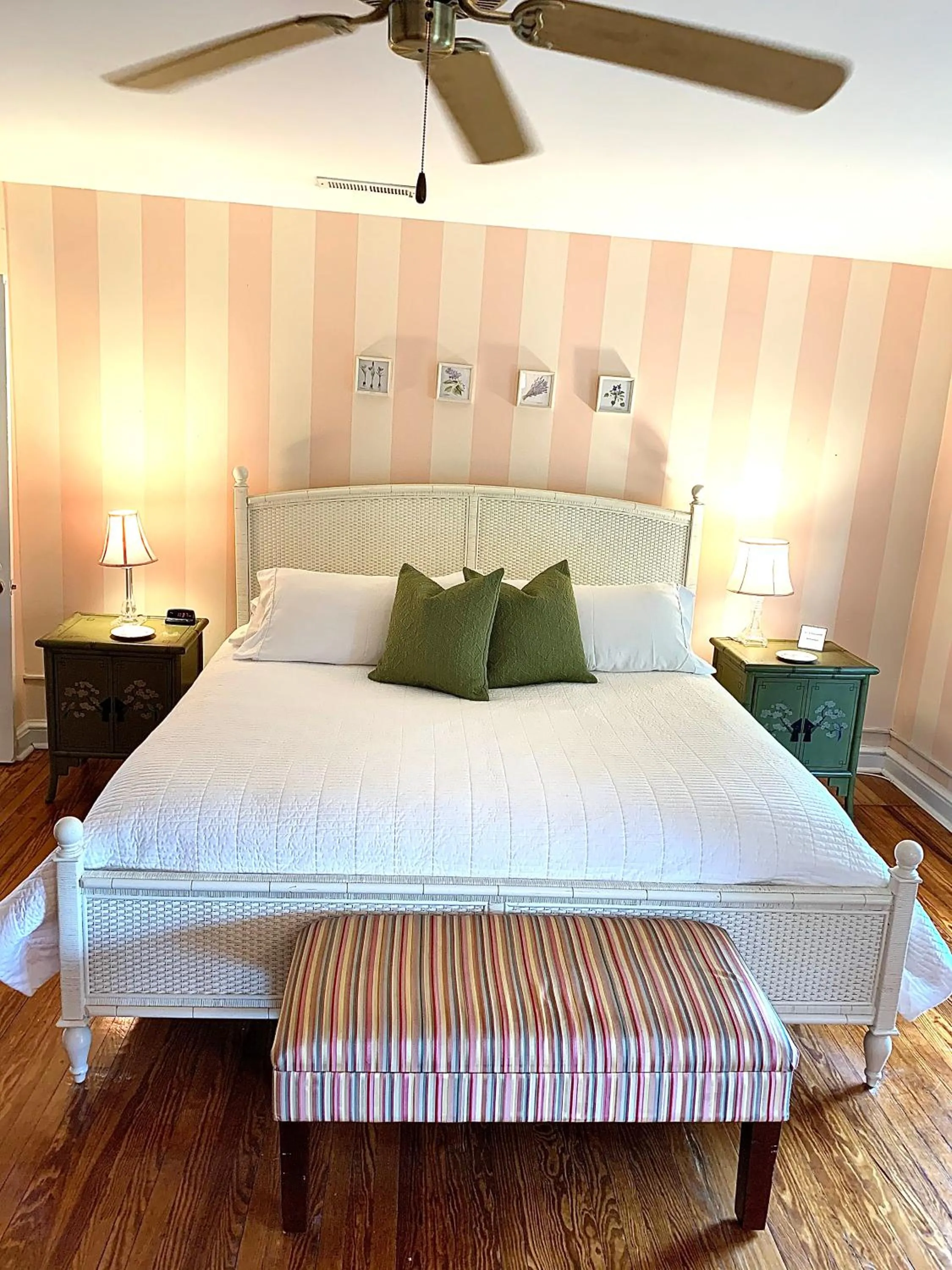 Bedroom, Bed in The Lily Inn - Burlington