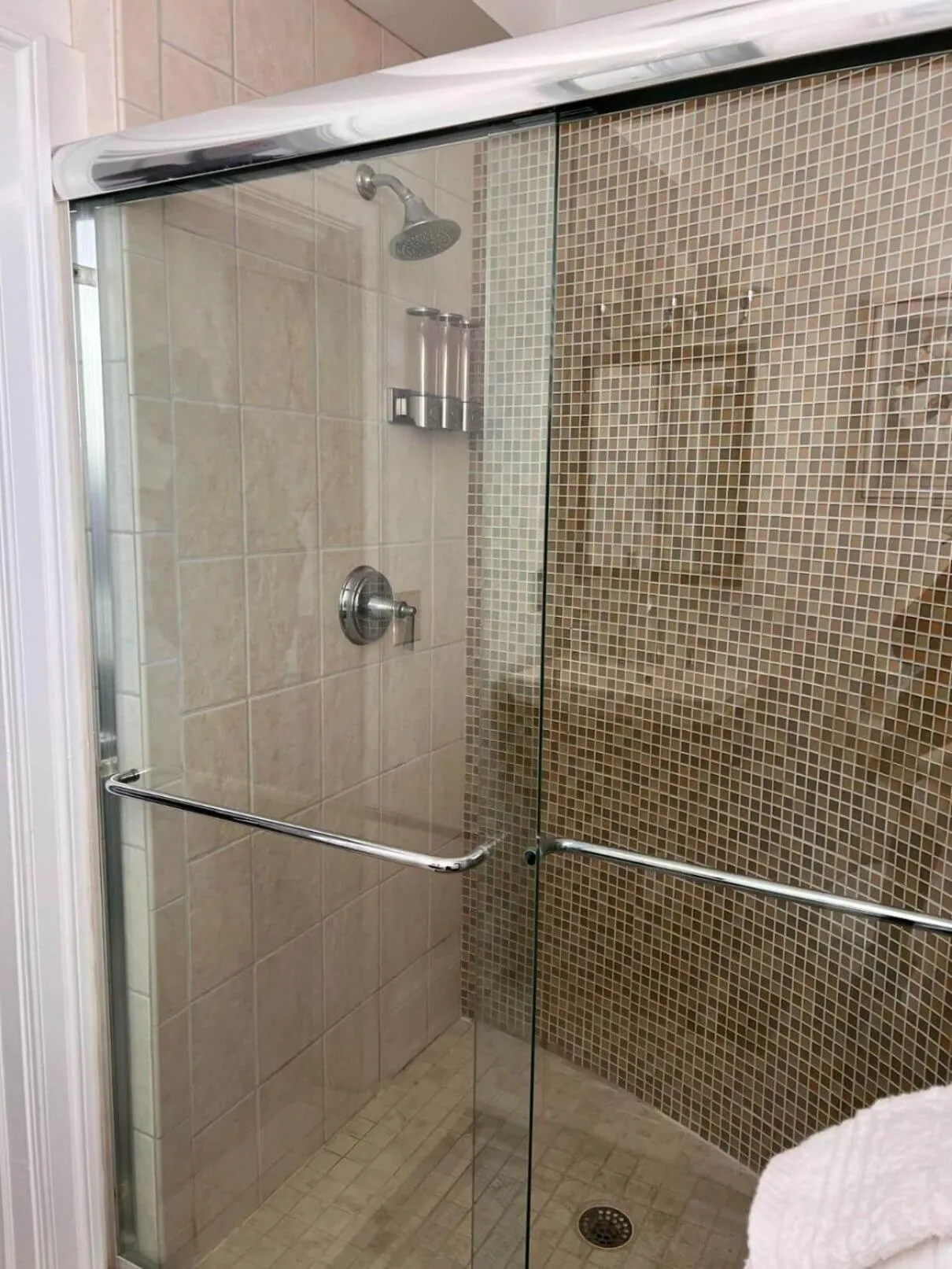 Shower in The Lily Inn - Burlington
