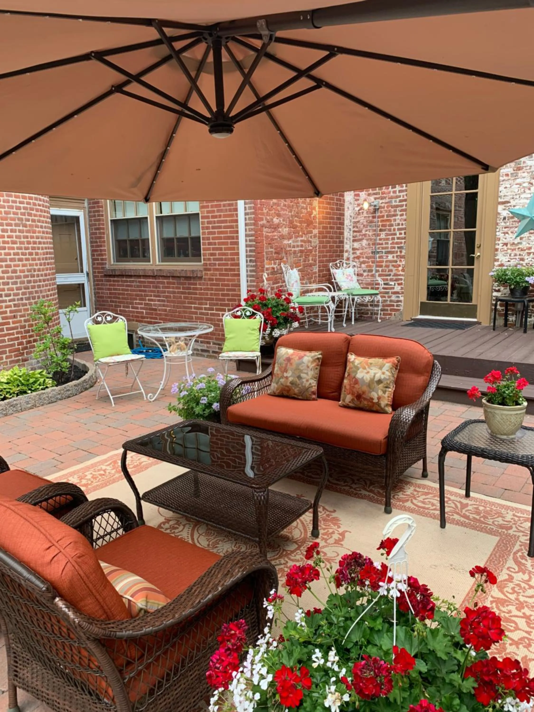 Property building in The Lily Inn - Burlington