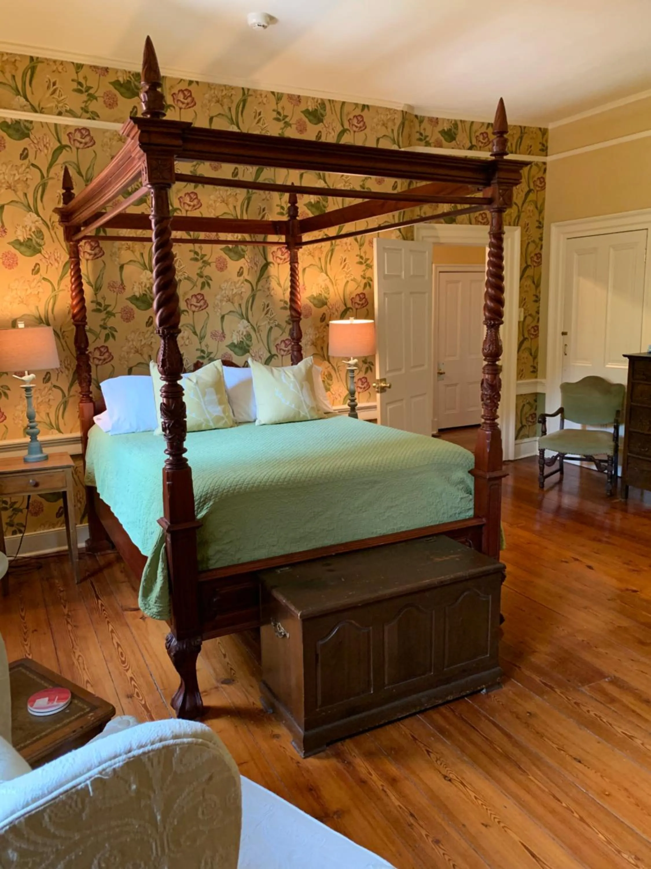 Bedroom, Bed in The Lily Inn - Burlington