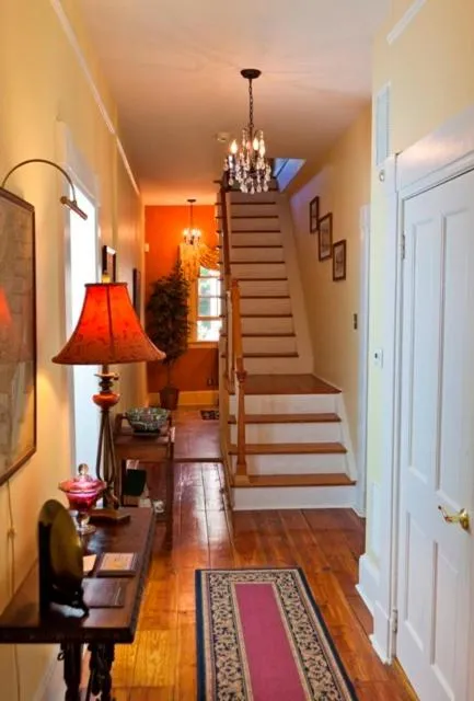 Property building in The Lily Inn - Burlington