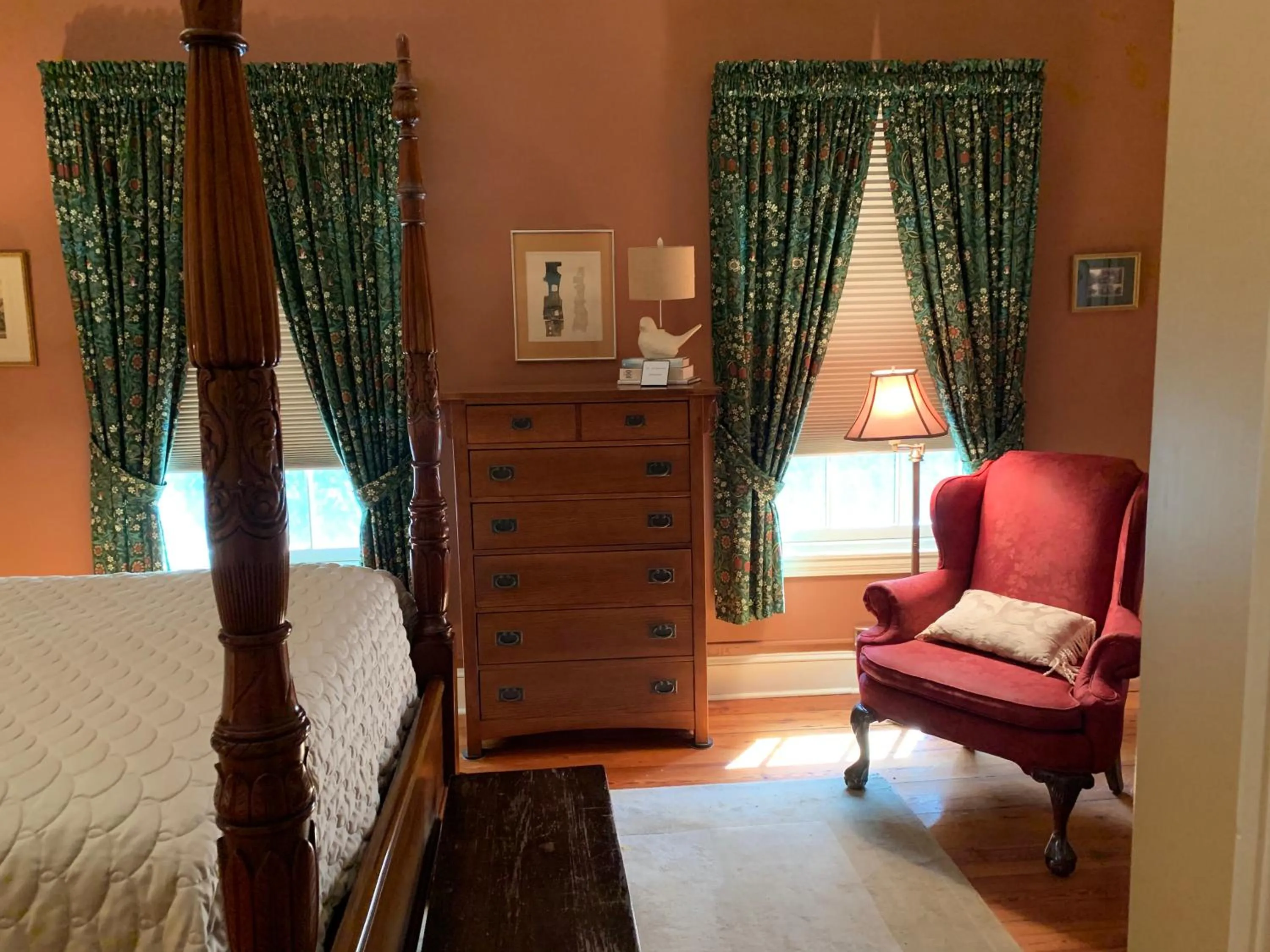 Bedroom, Bed in The Lily Inn - Burlington