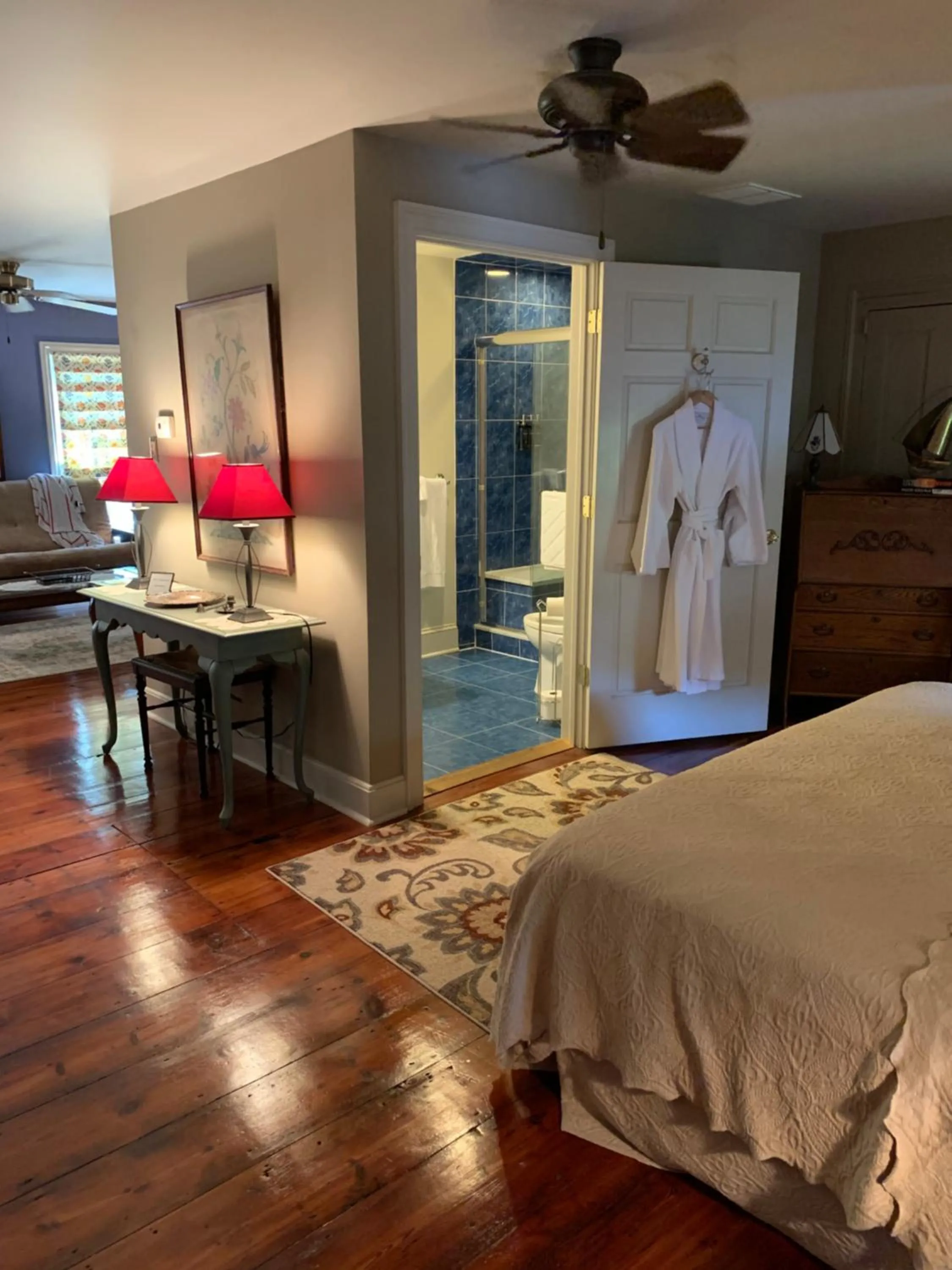 View (from property/room), Bed in The Lily Inn - Burlington