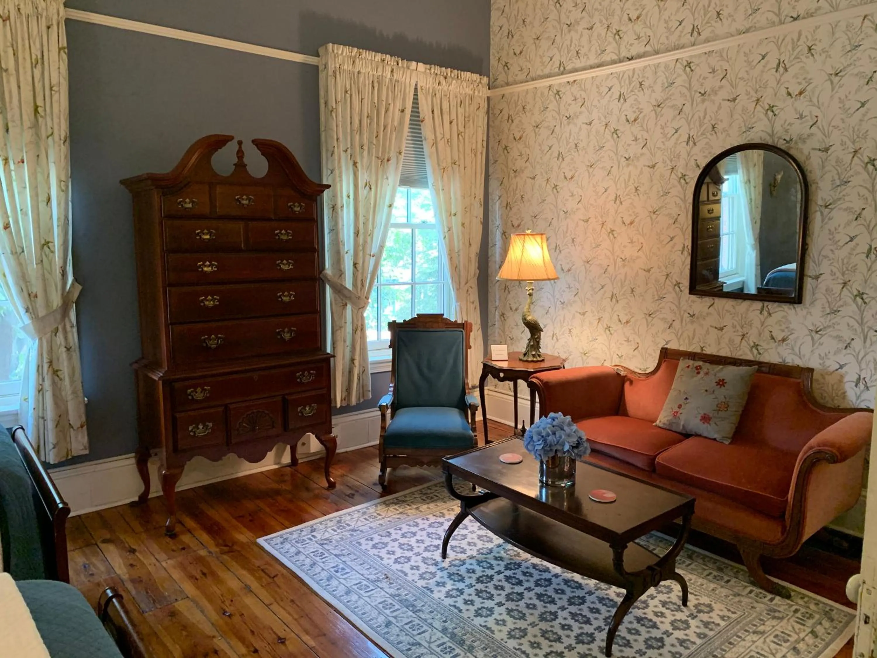 Seating area in The Lily Inn - Burlington