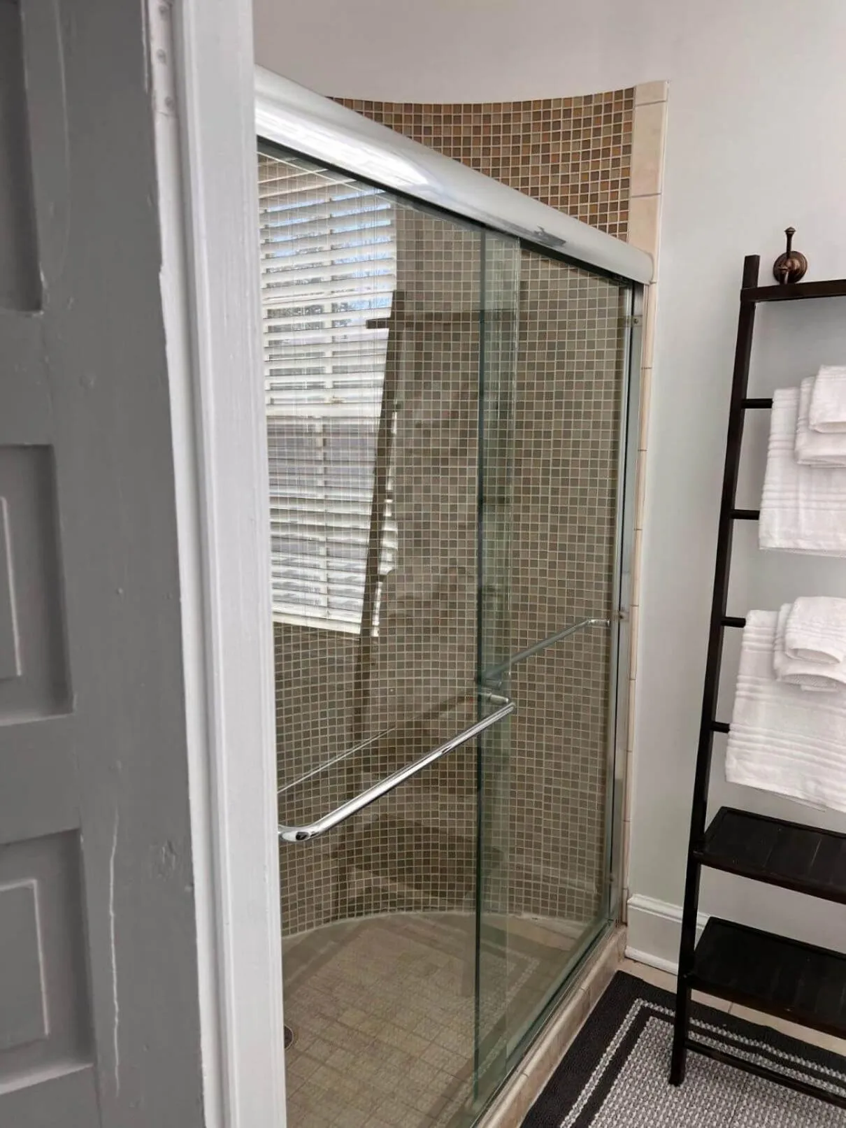 Shower in The Lily Inn - Burlington