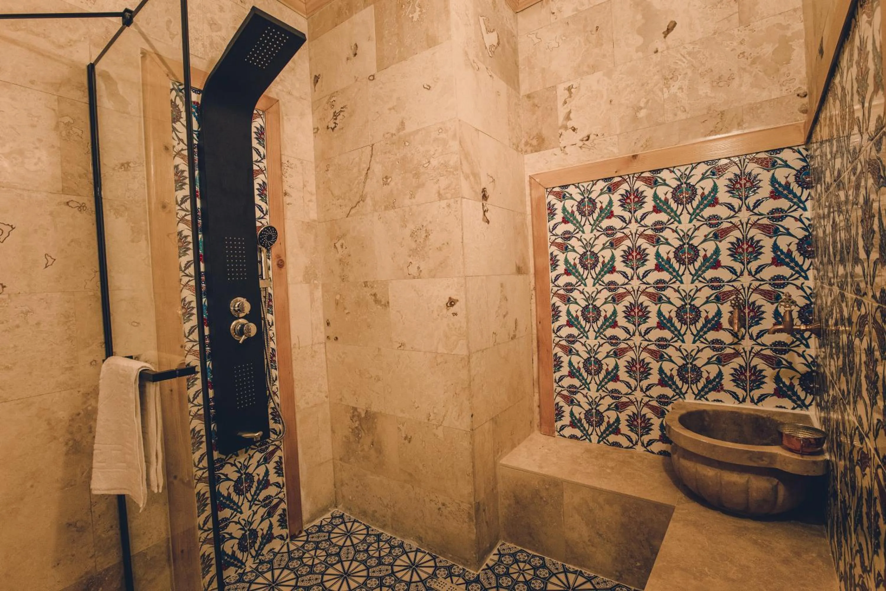 Shower in Rose Valley Hotel