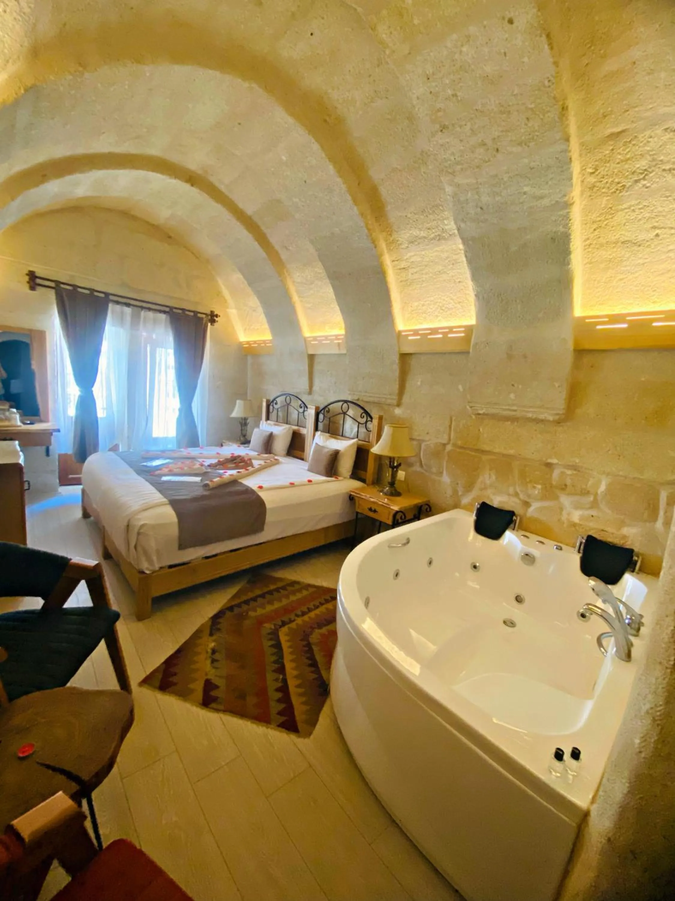 Massage, Bed in Rose Valley Hotel