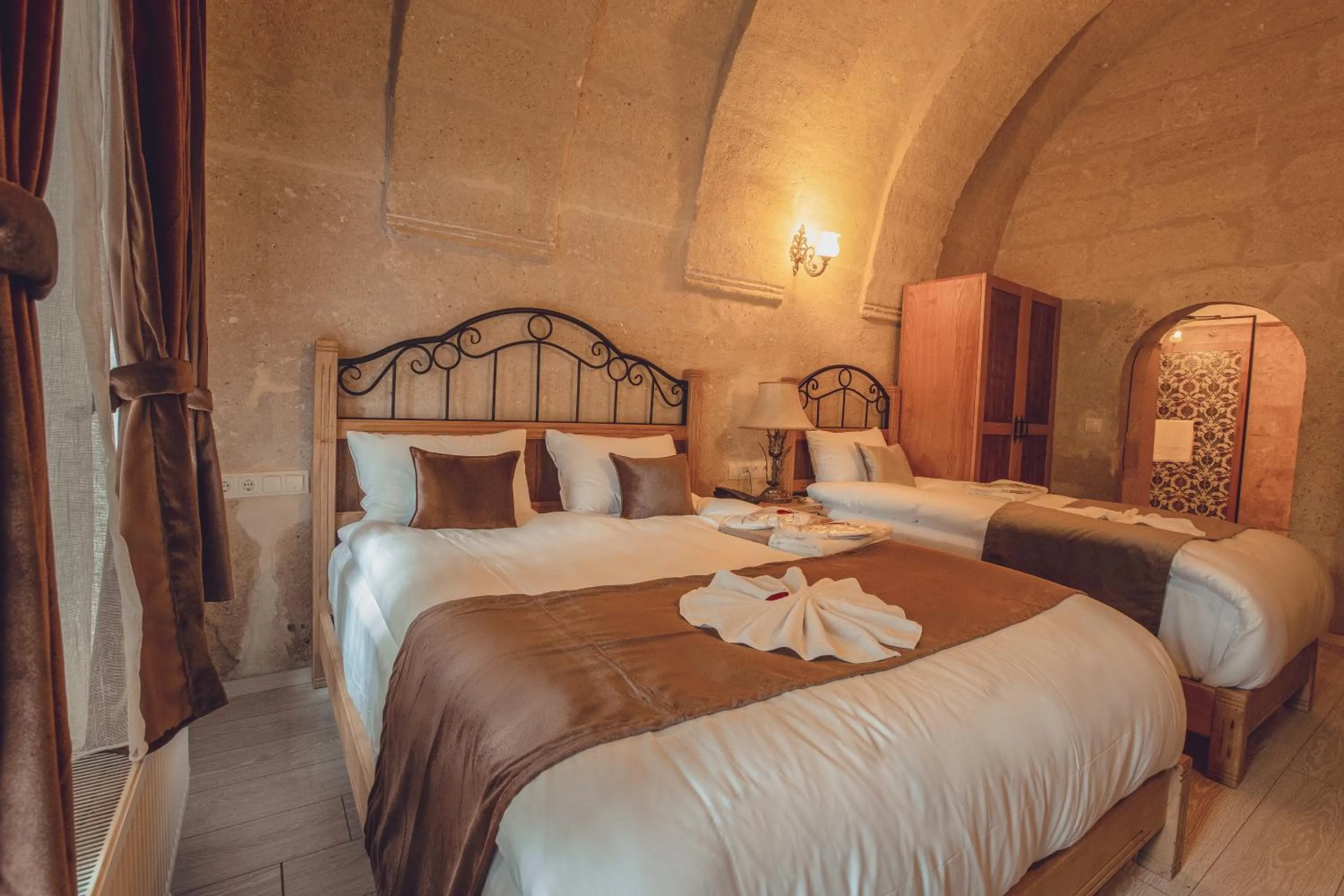 Massage, Bed in Rose Valley Hotel