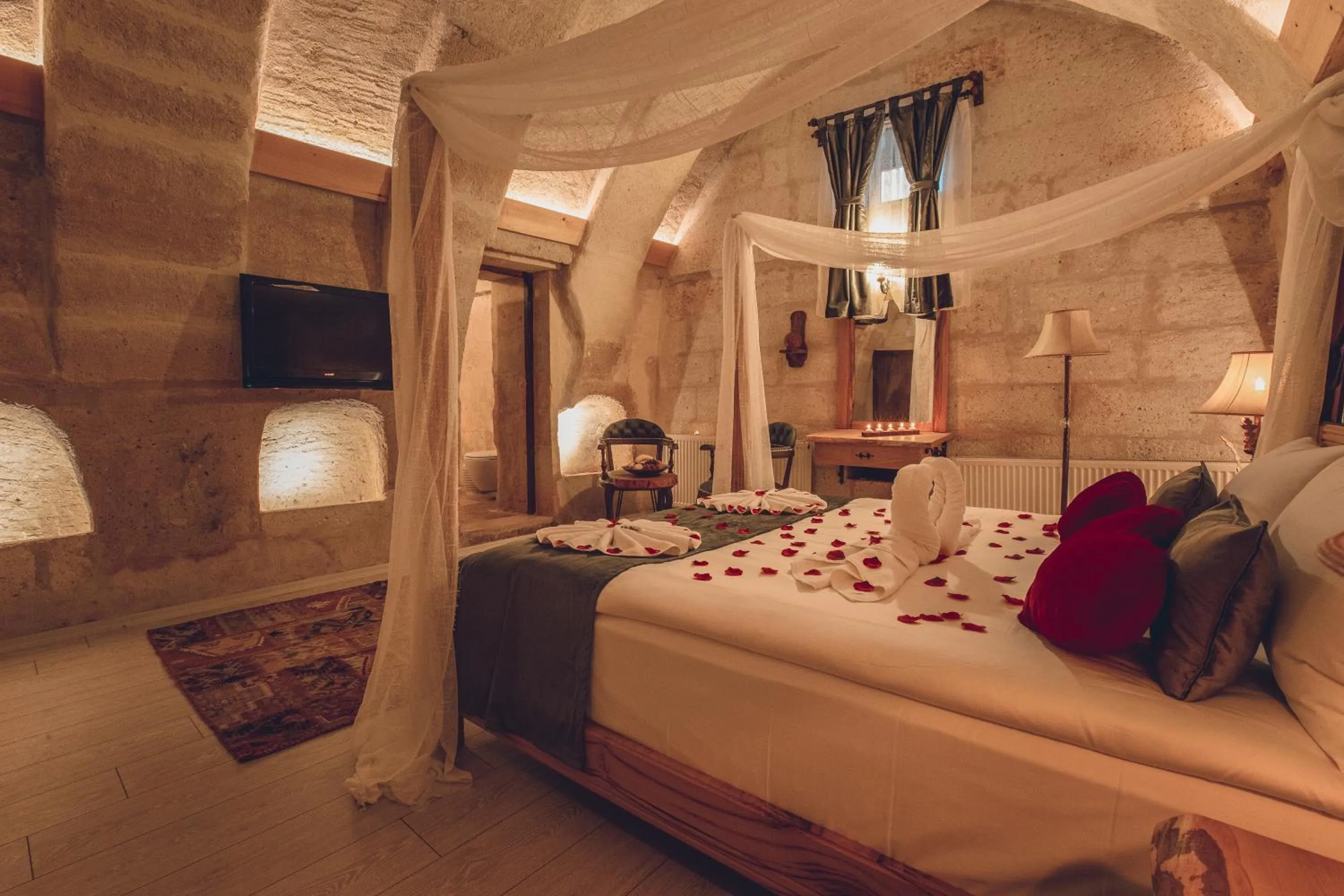 Massage, Bed in Rose Valley Hotel