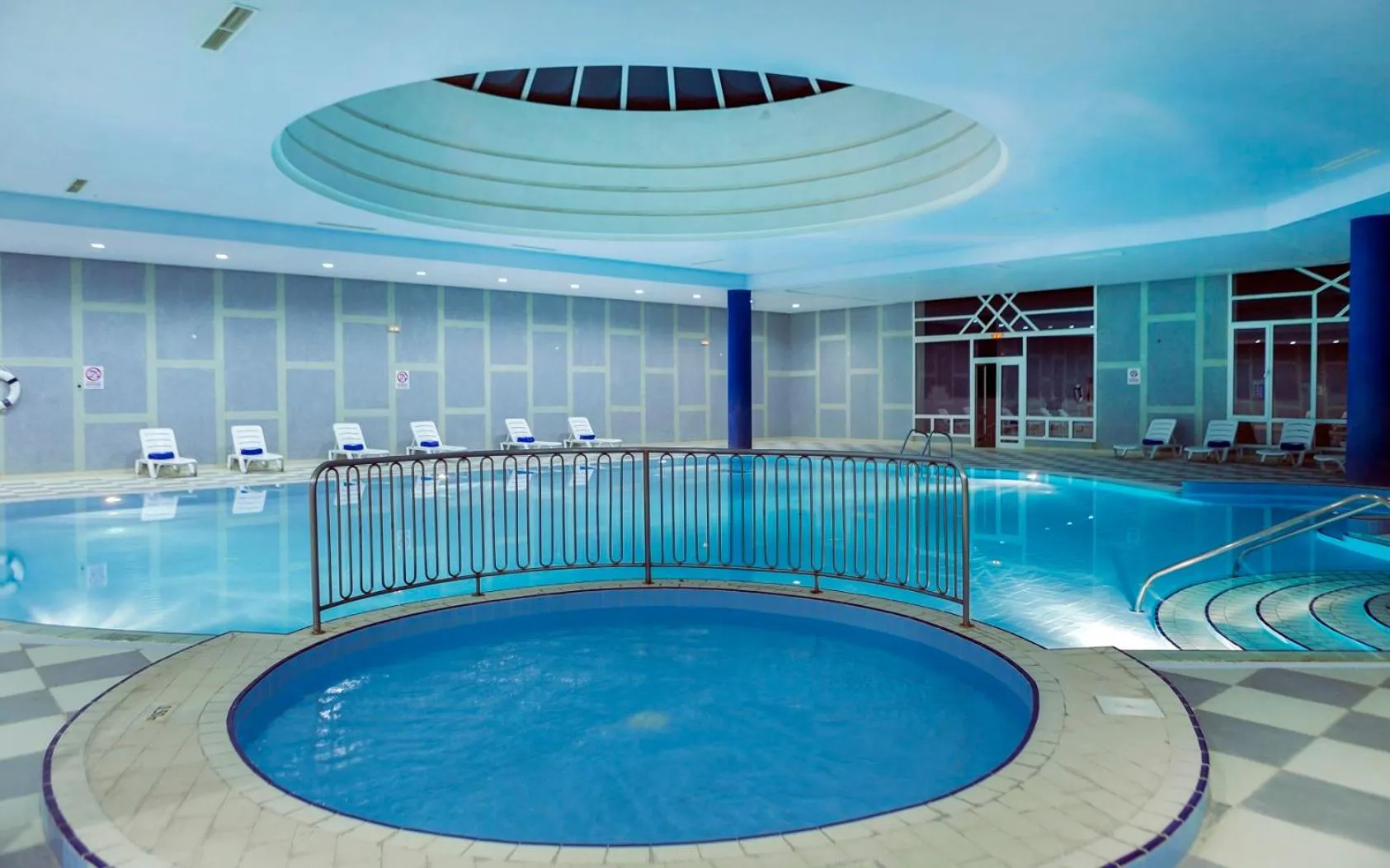 Swimming pool in El Mouradi Tozeur