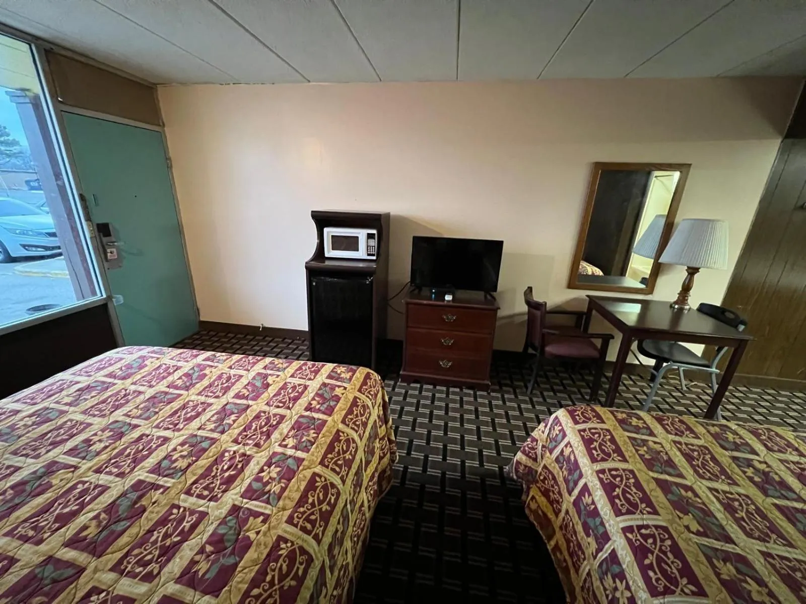 Bedroom, Bed in Budget Host Village Inn