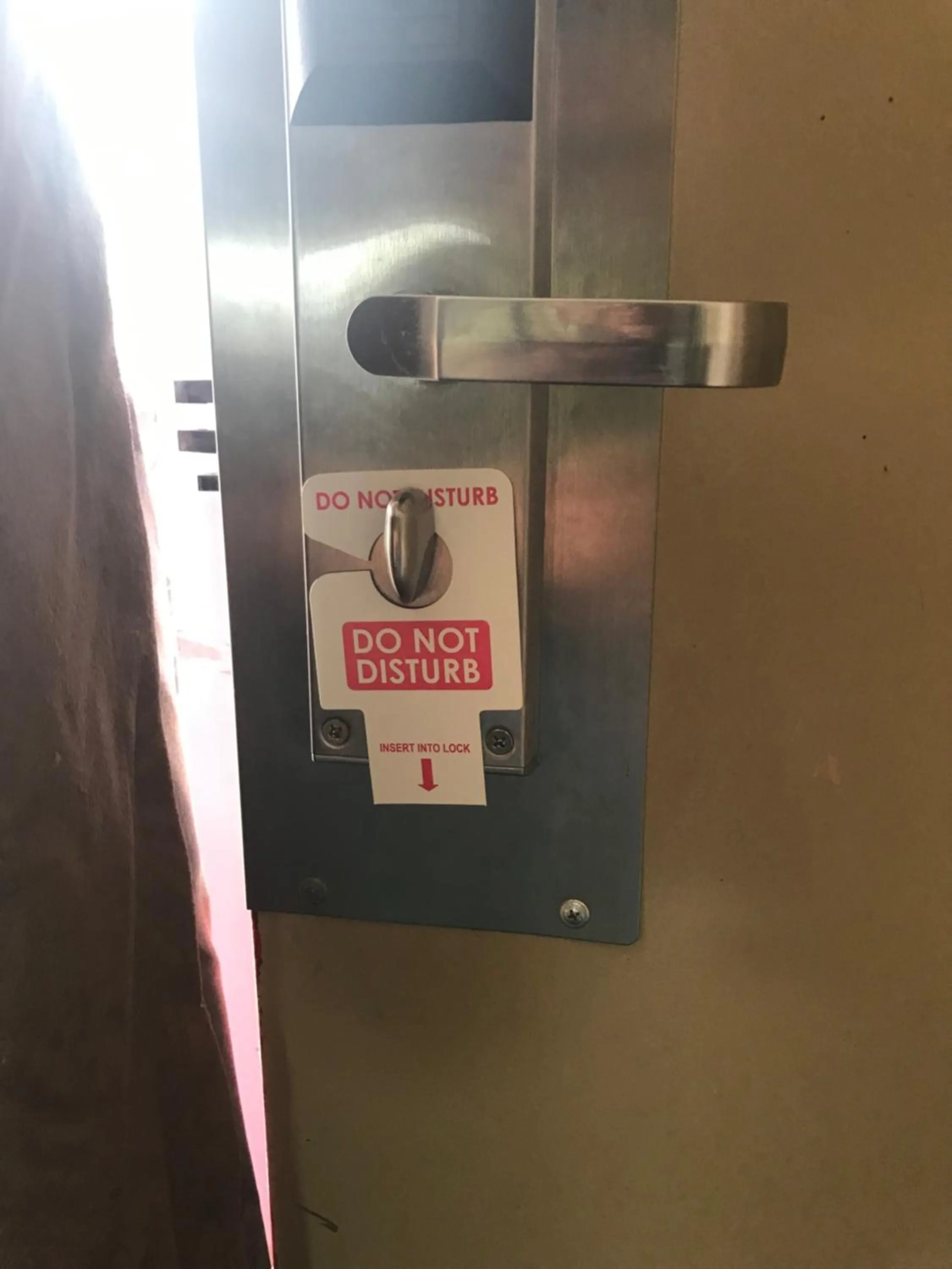 Logo/Certificate/Sign in Budget Host Village Inn