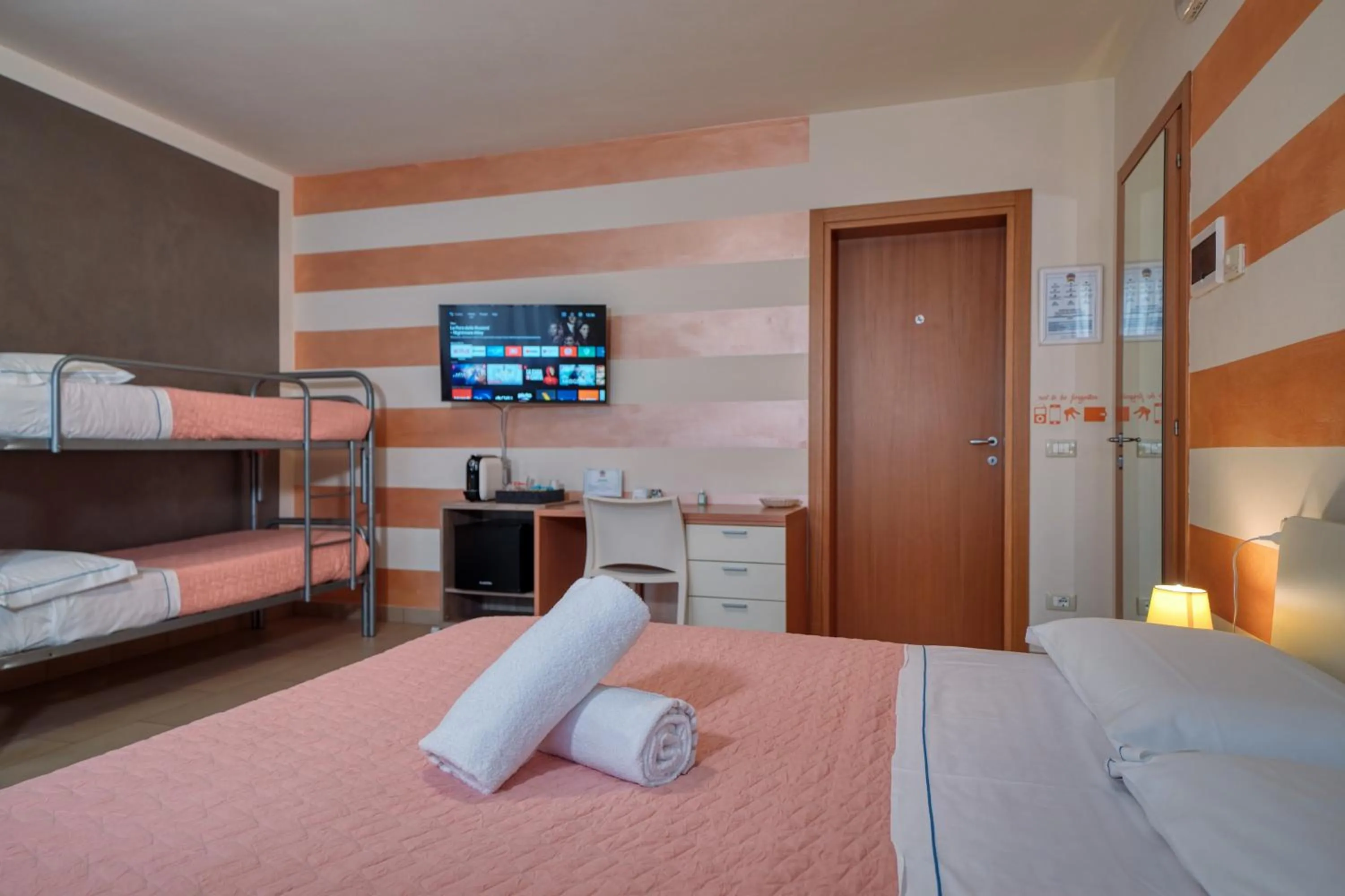 Photo of the whole room, Bed in The Lighthouse Rooms