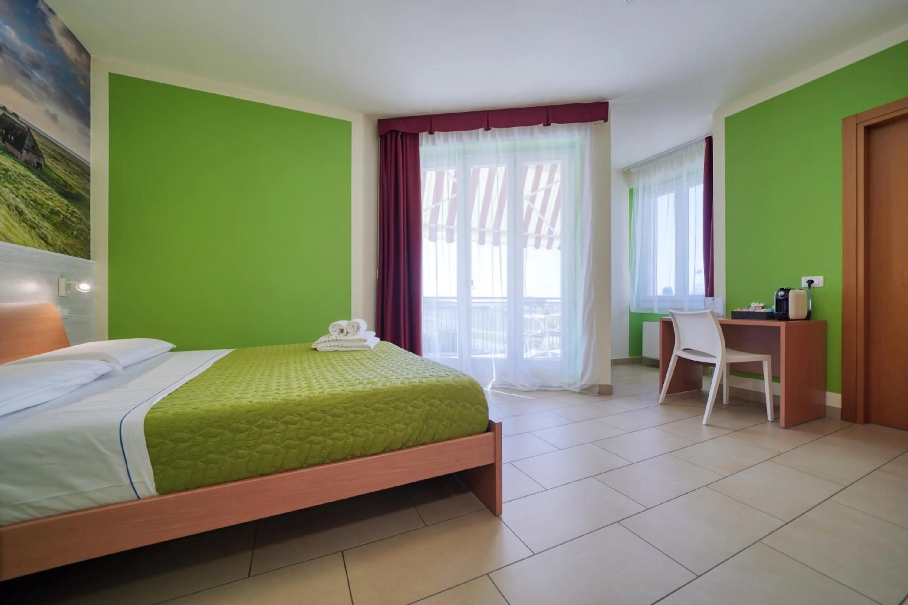 Photo of the whole room, Bed in The Lighthouse Rooms