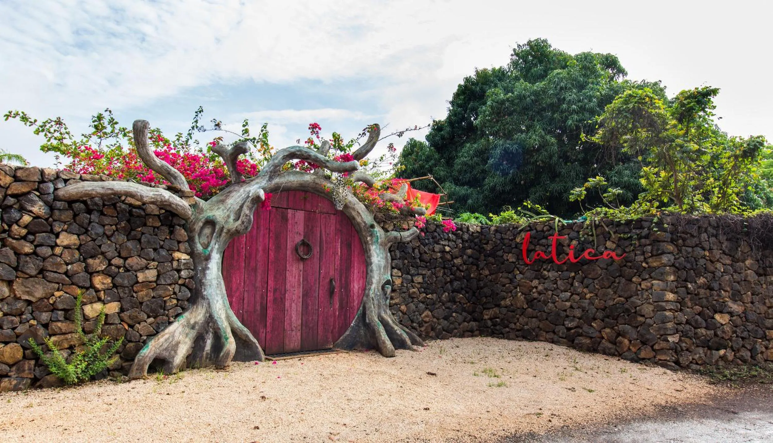 Facade/entrance in Latica Lodge