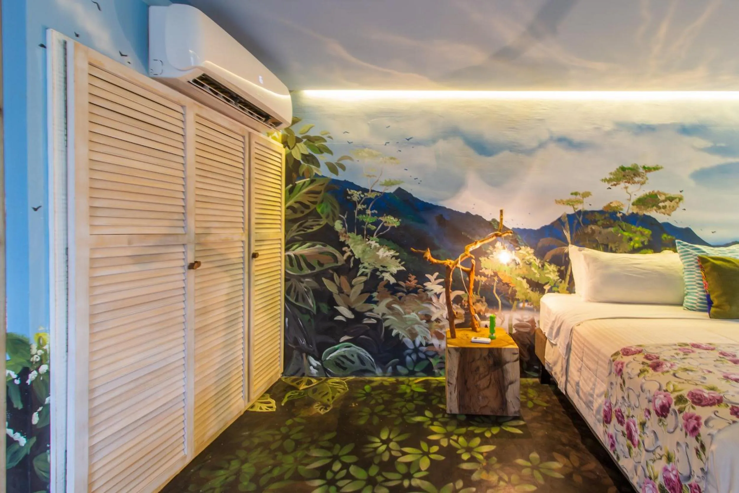 Decorative detail, Bed in Latica Lodge