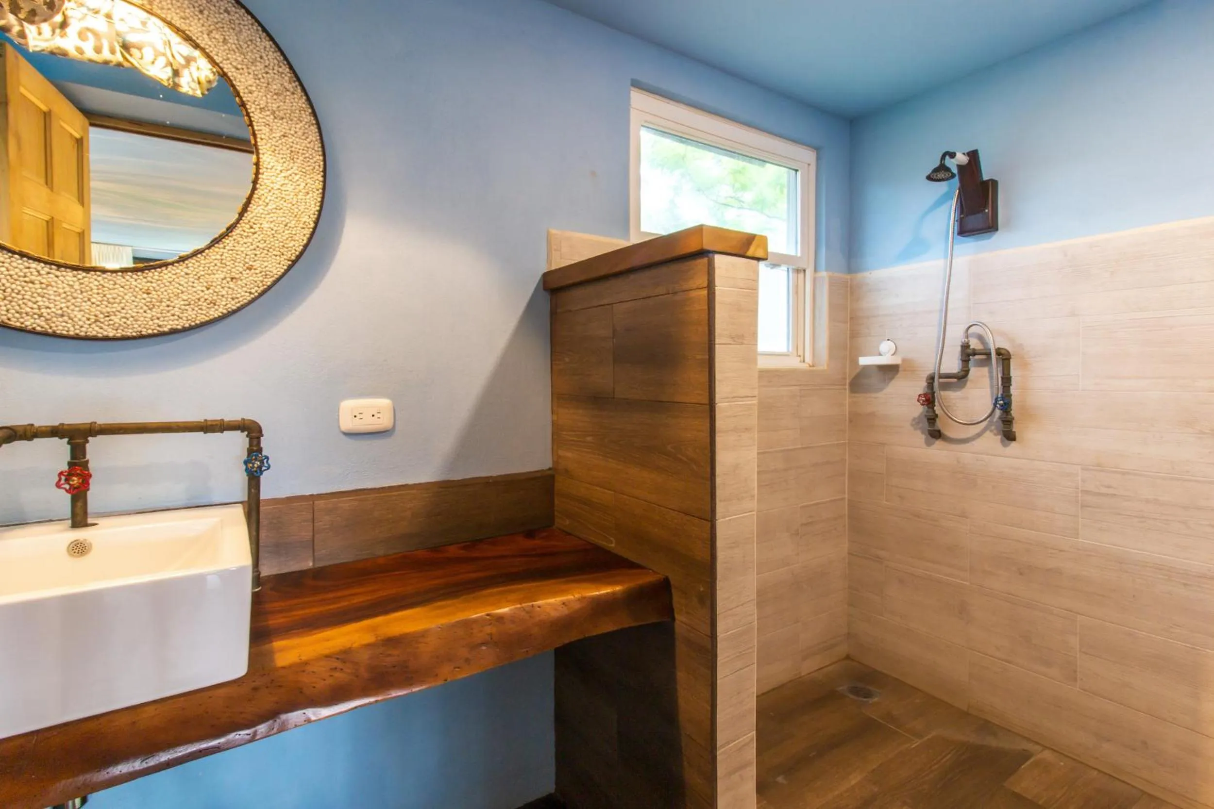 Shower in Latica Lodge