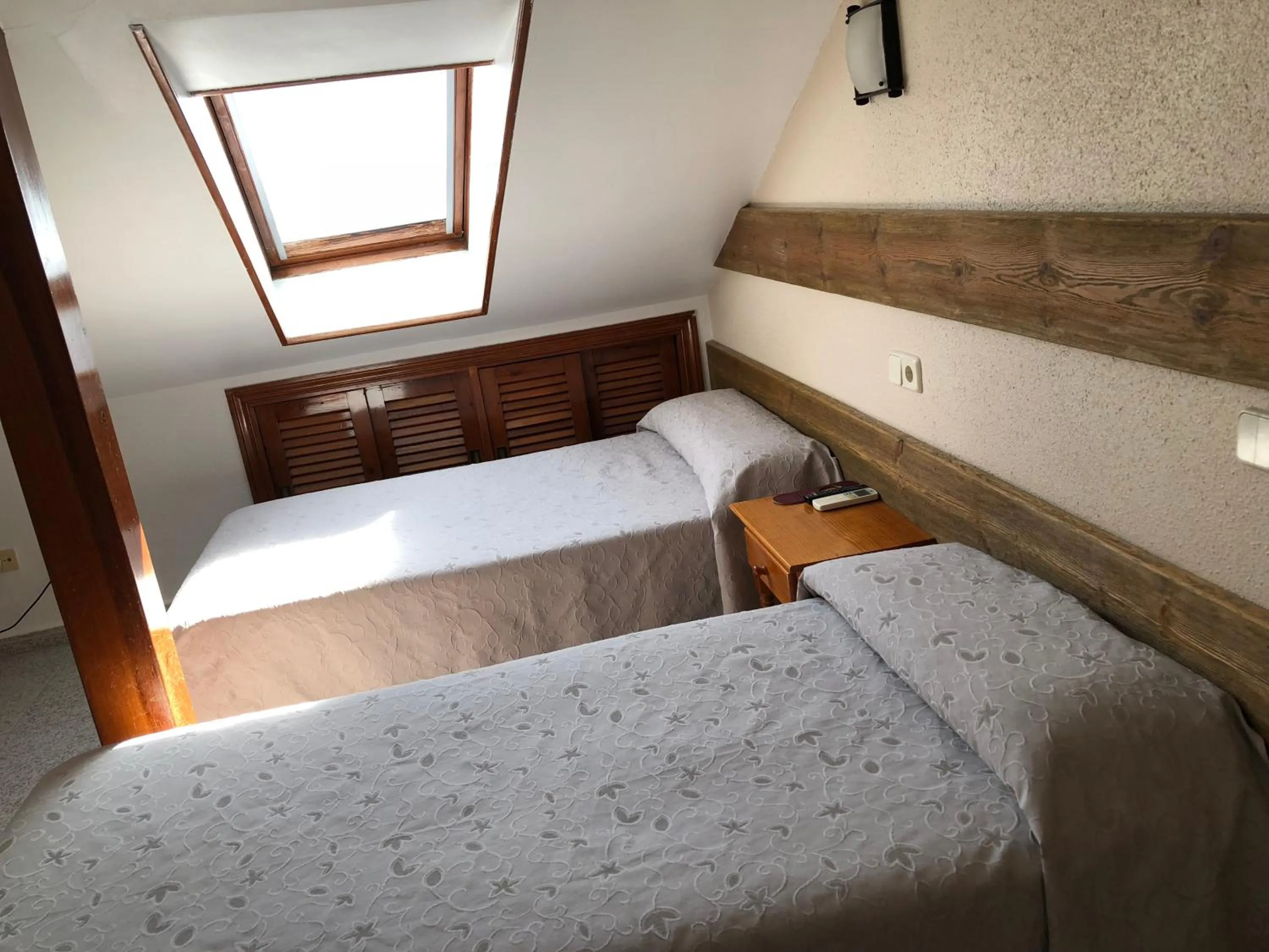 Bedroom, Bed in El Colorín