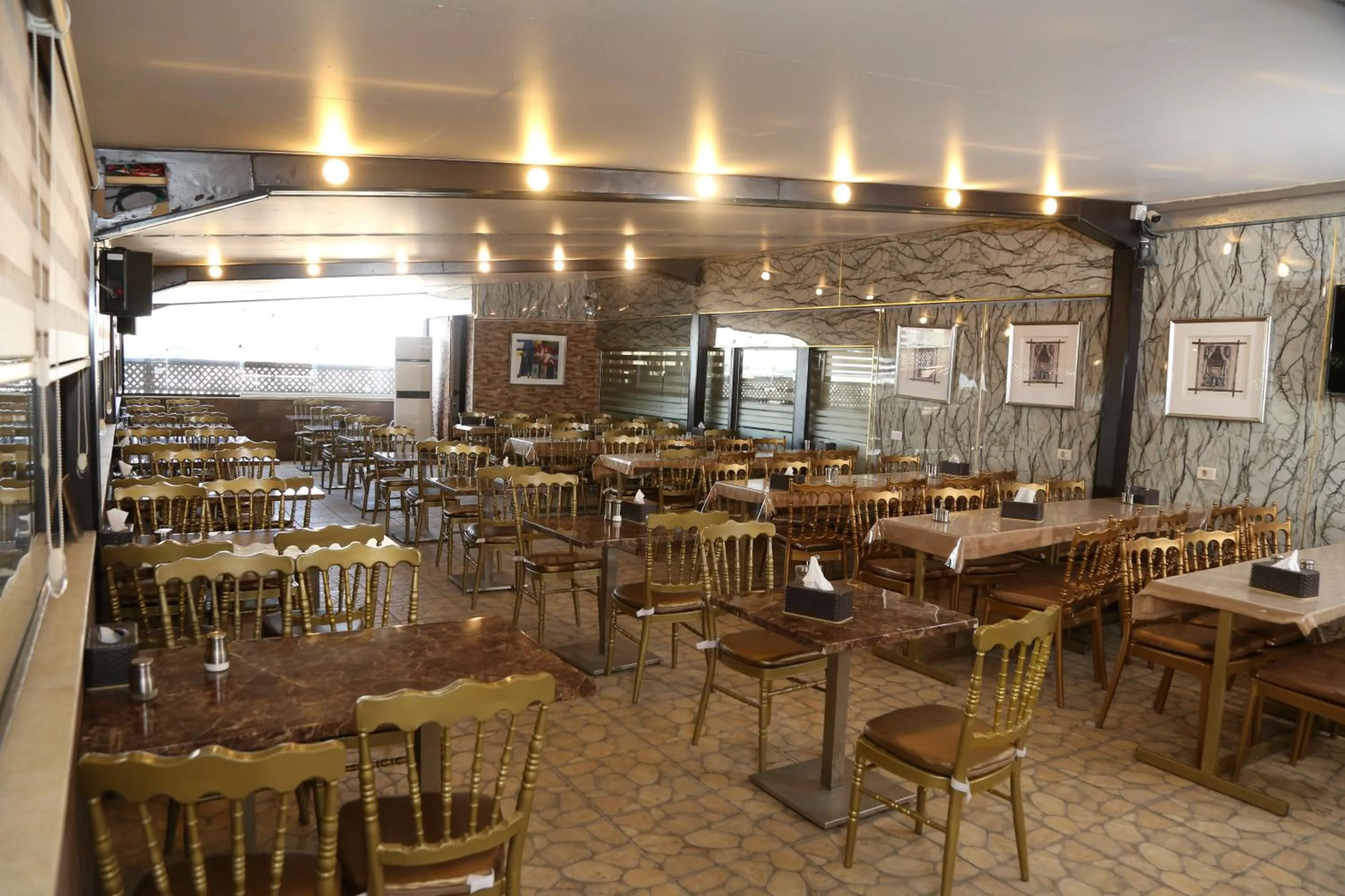 Restaurant/places to eat in Grape Village Hotel