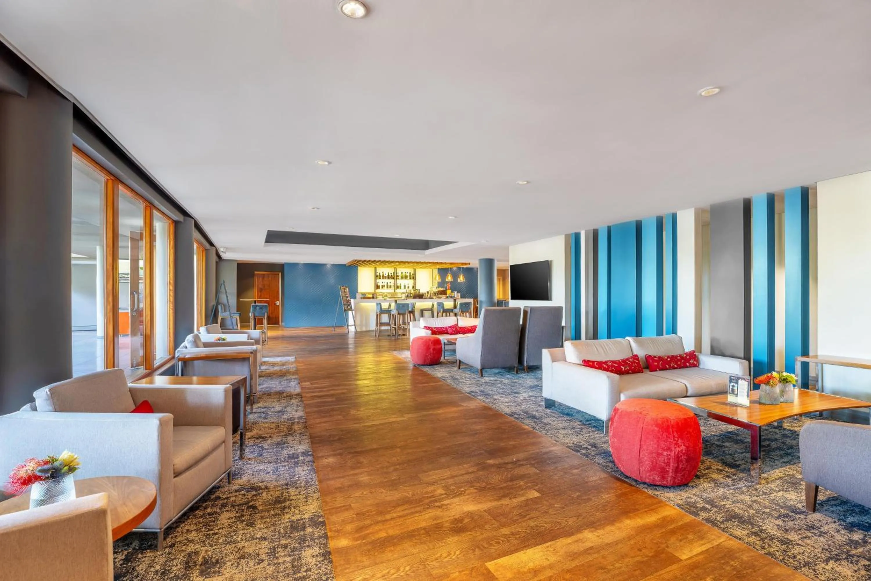 Lounge or bar in SunSquare Cape Town Gardens