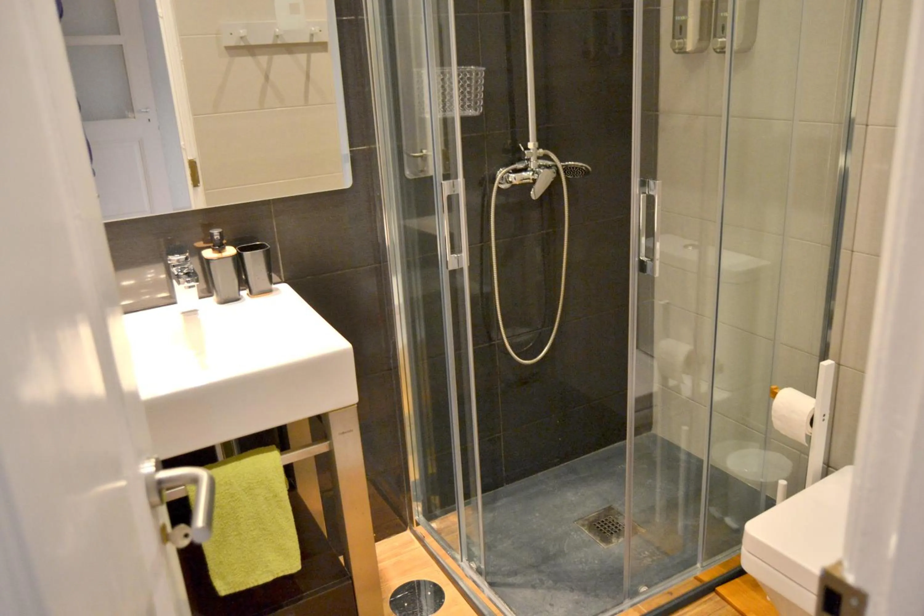 Bathroom in Downtown Porto Spot - 2 bedrooms