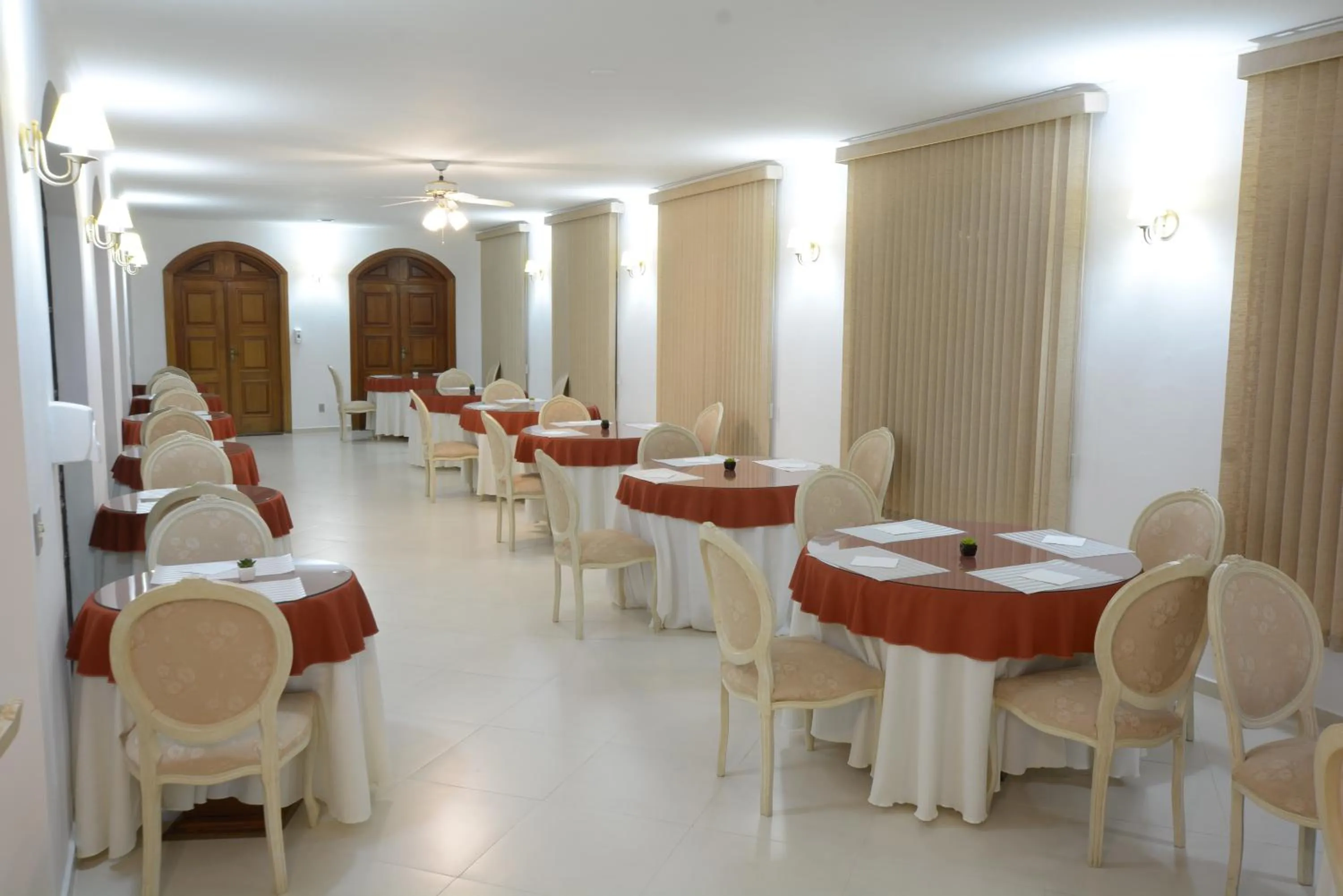 Restaurant/places to eat in Biazi Paradise Hotel