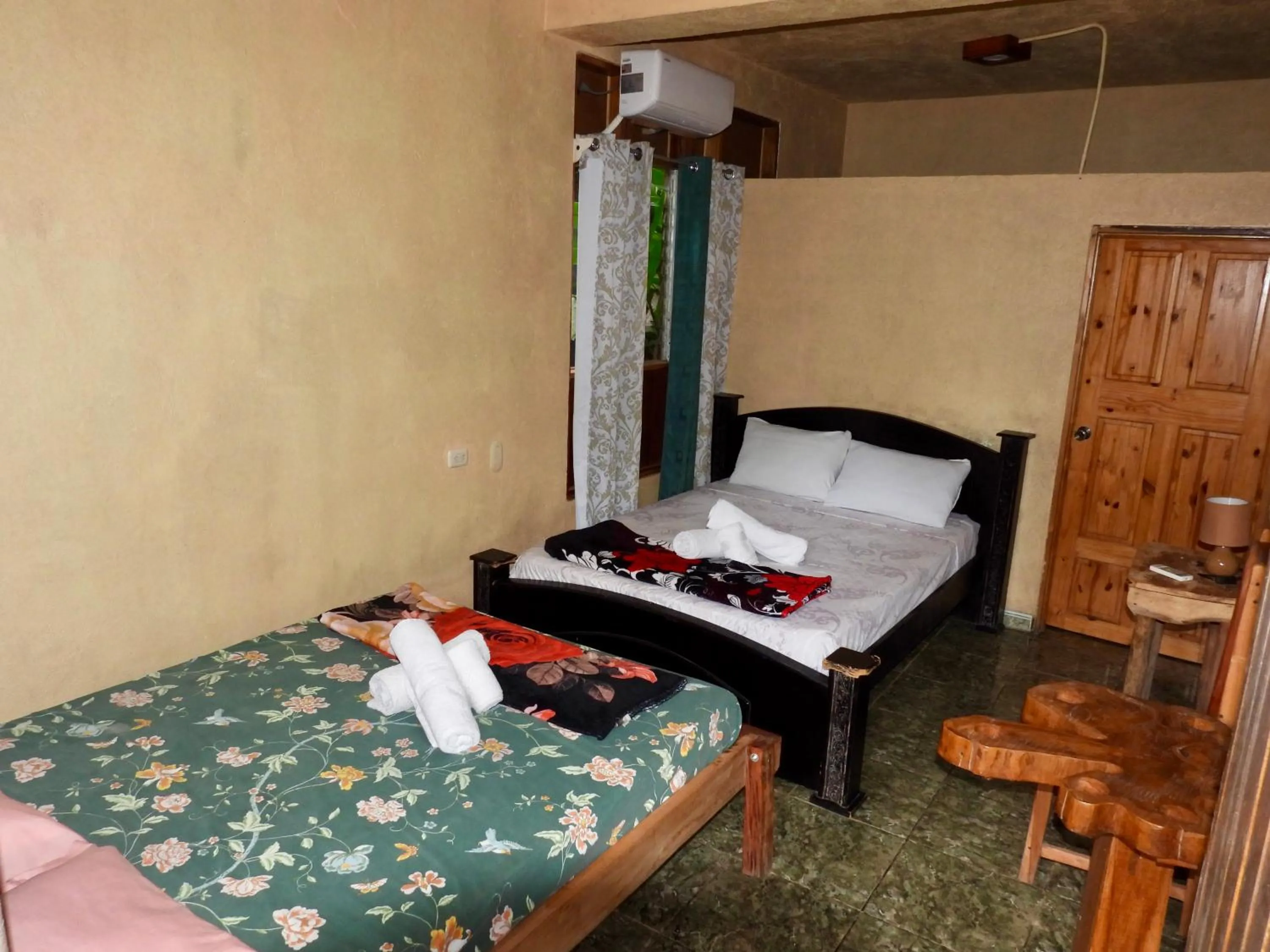 Bed in Iguanitas Lodge