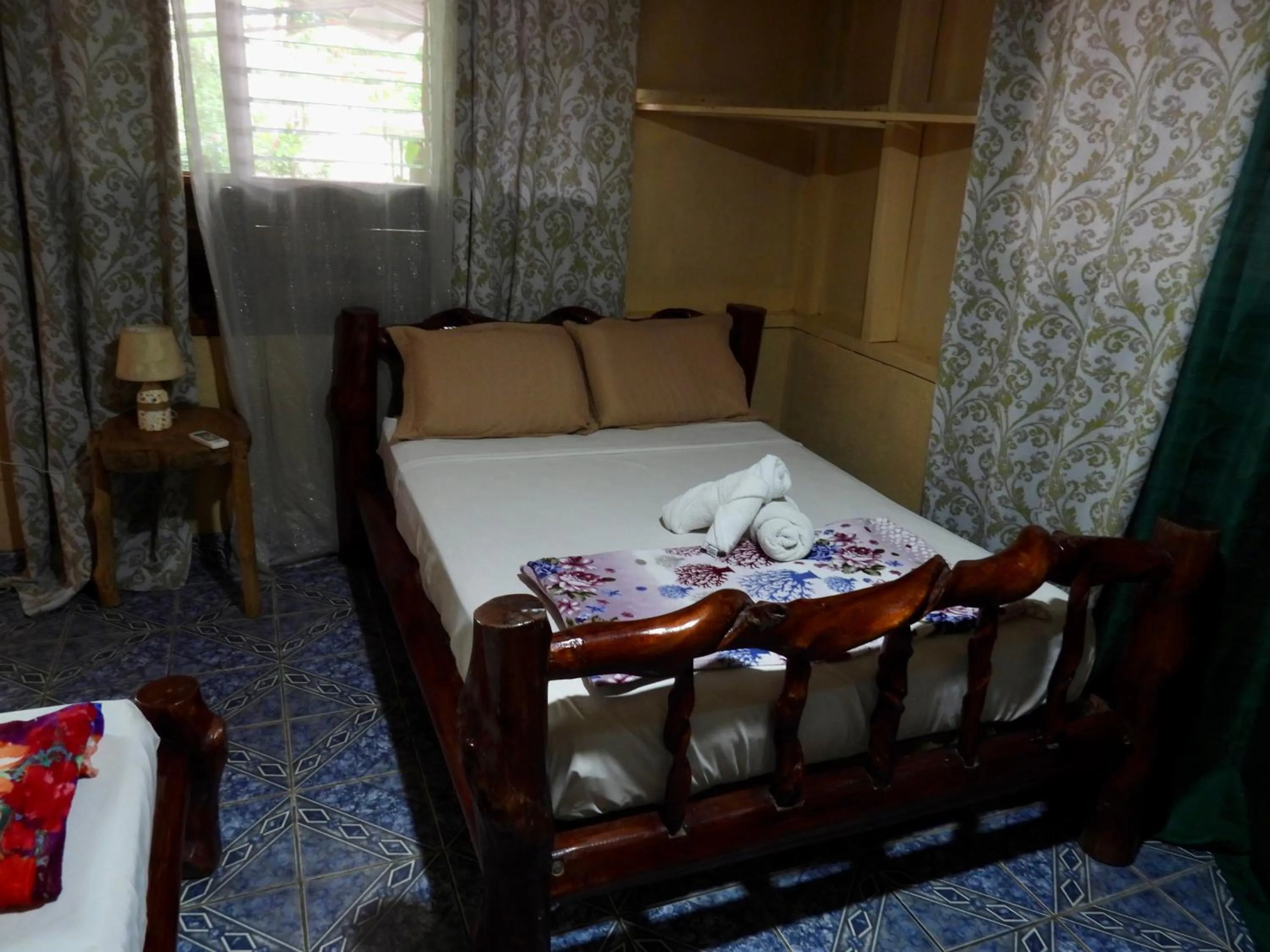 Bed in Iguanitas Lodge