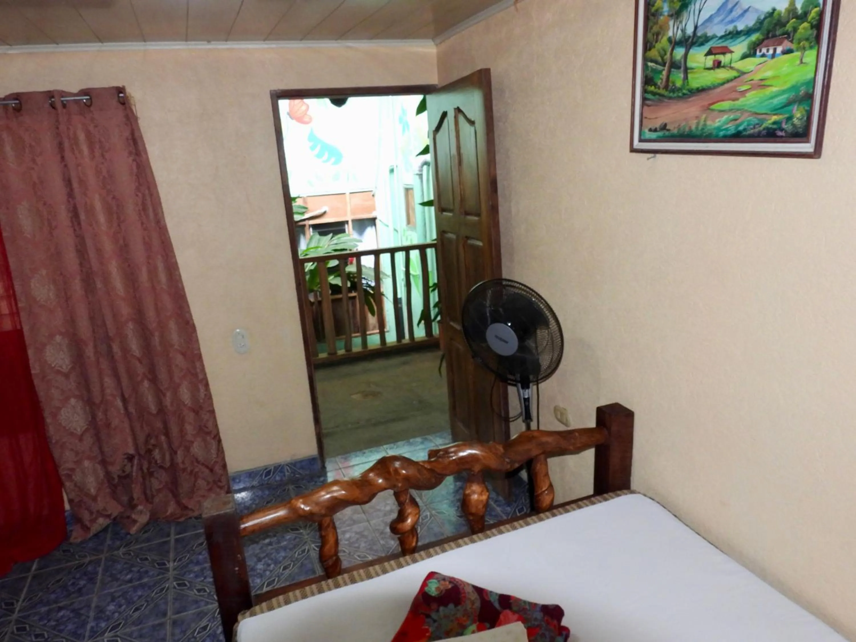 Bed in Iguanitas Lodge