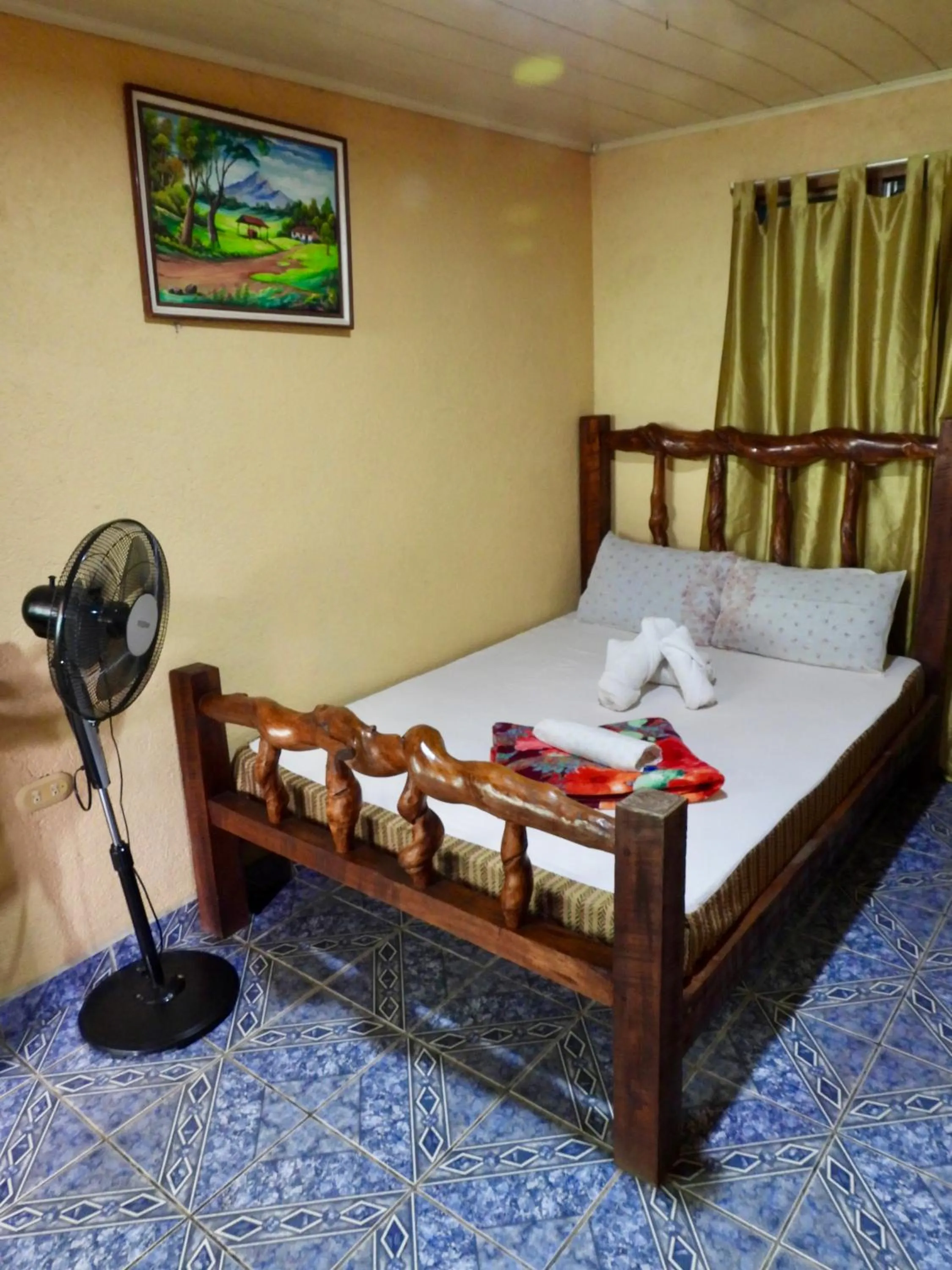 Bed in Iguanitas Lodge