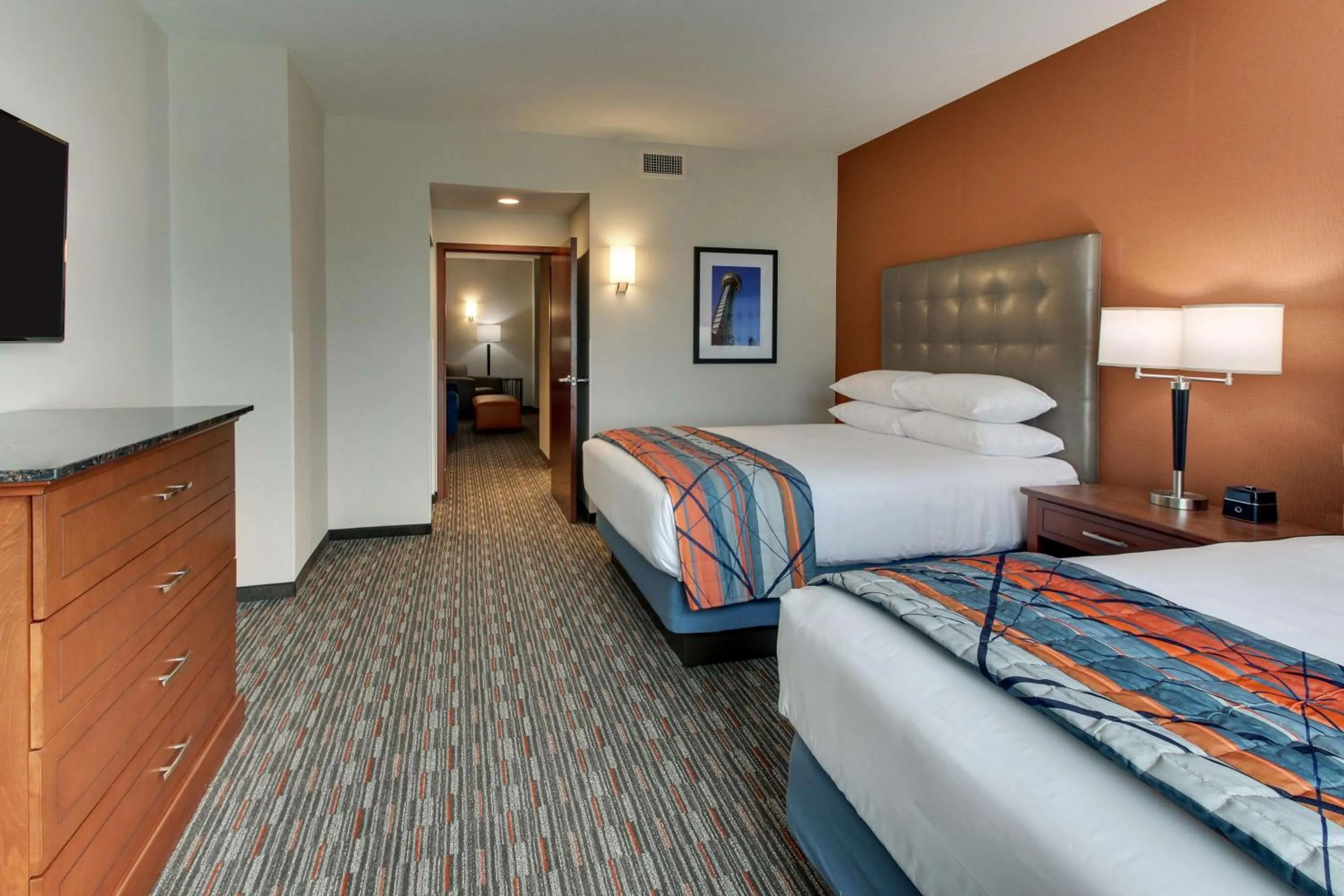 Bedroom, Bed in Drury Inn & Suites Knoxville West