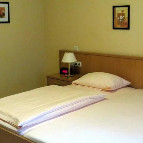 Bed in Hotel Saar