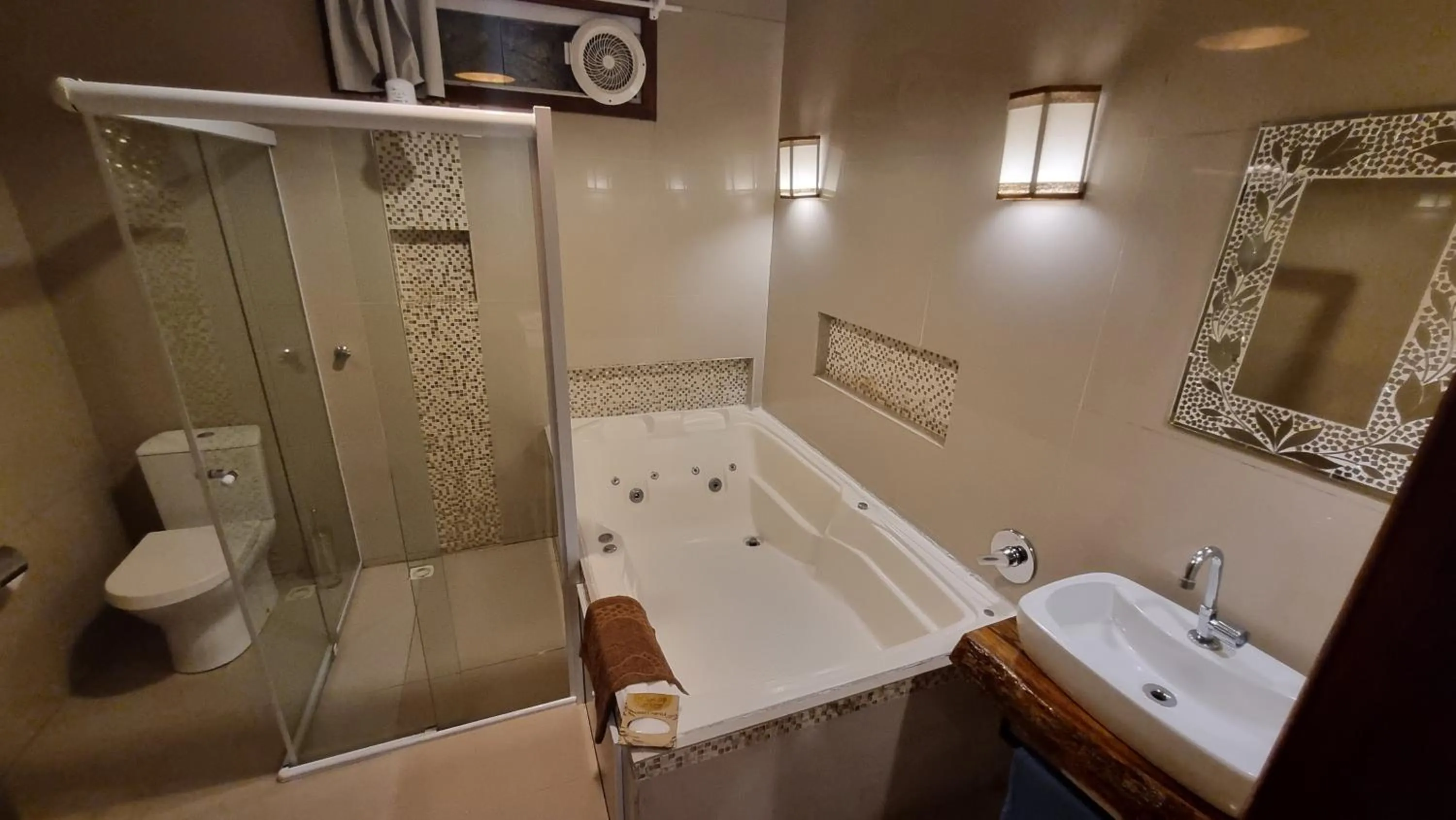 Toilet in Arte da Tribo Hostel & Camping