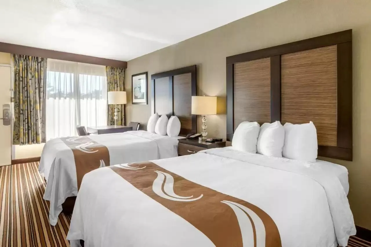 Bed in Quality Inn Airport South