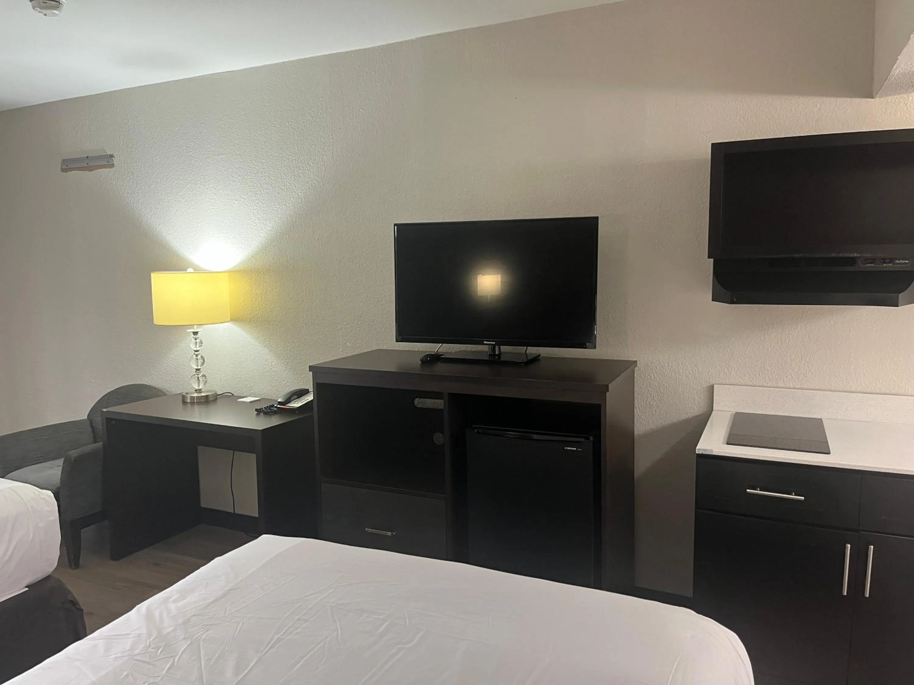 Bedroom, Bed in Motel 6 Charlotte, NC – Airport South