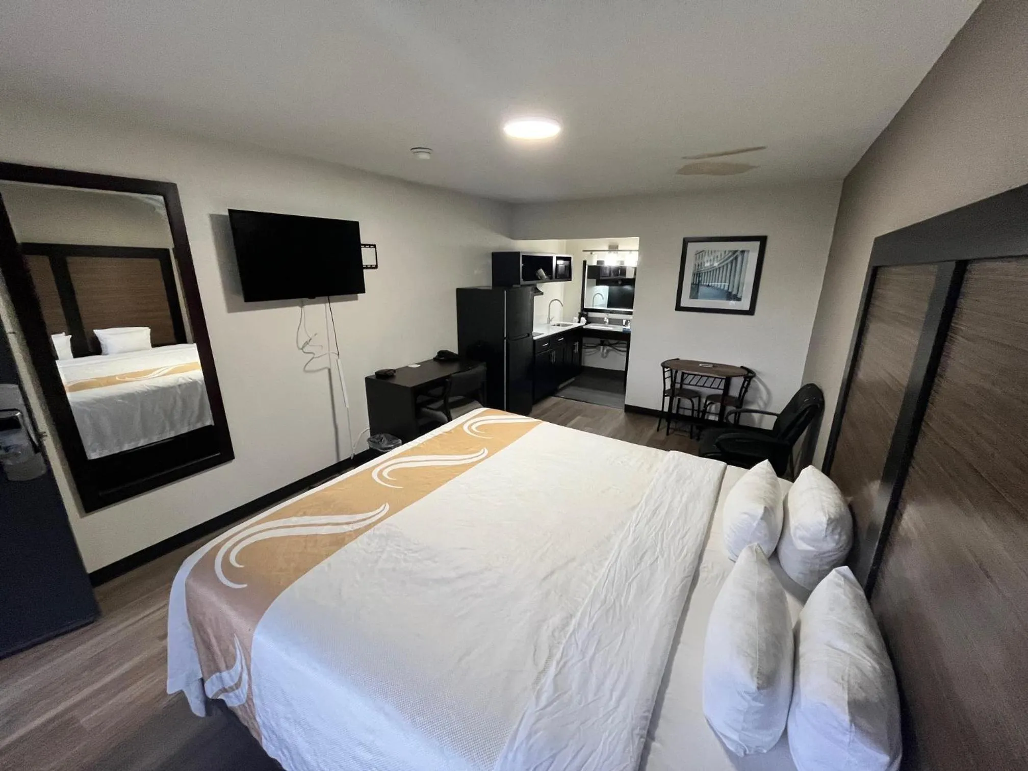 Bed in Quality Inn Airport South