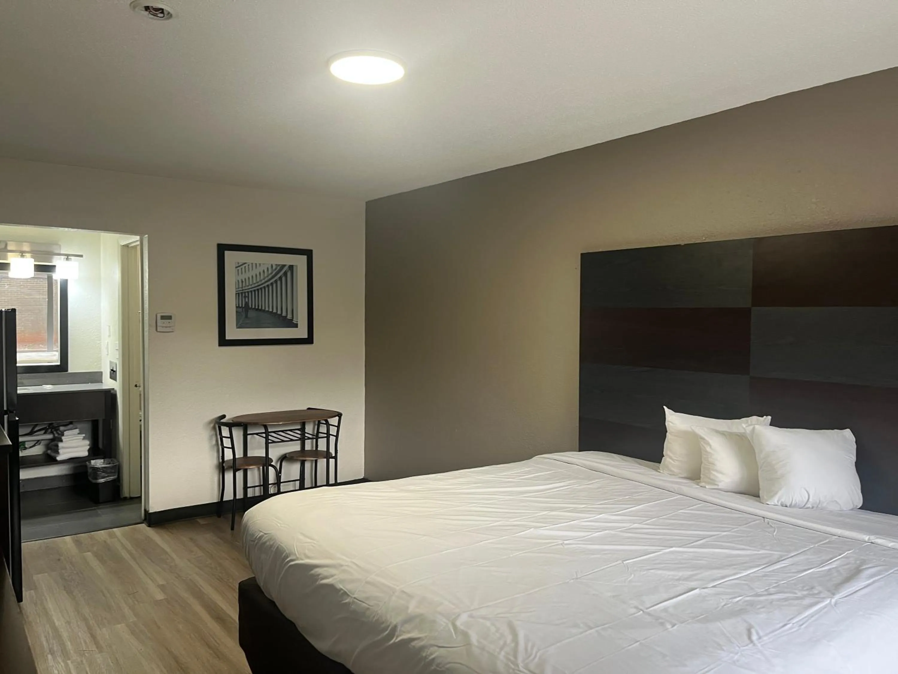 Bedroom, Bed in Motel 6 Charlotte, NC – Airport South