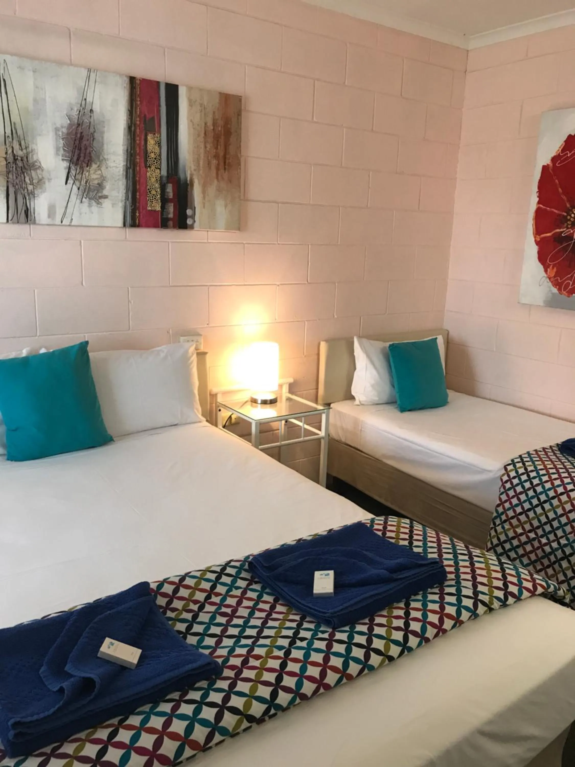 Bed in Tramway Motel