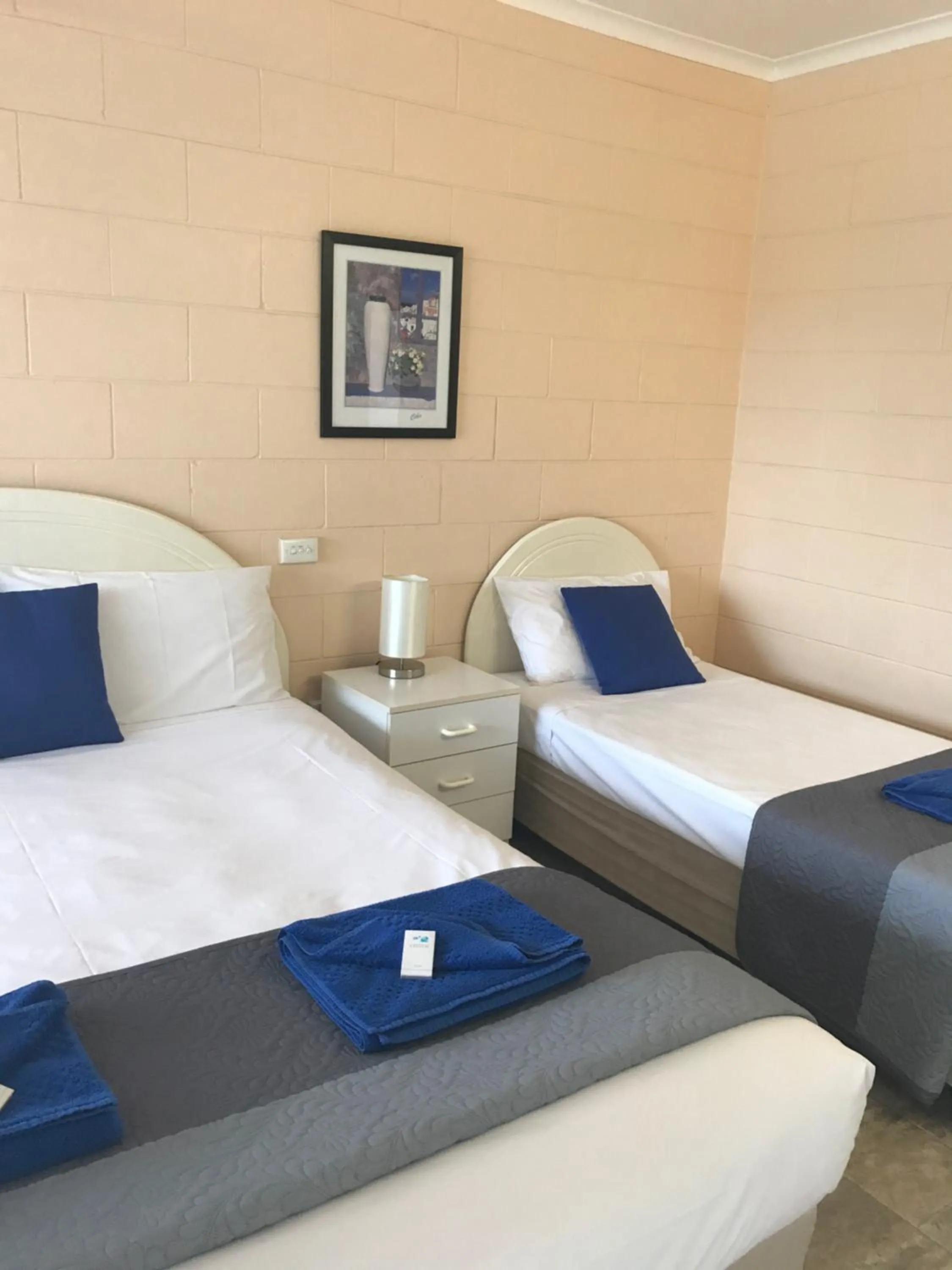 Bed in Tramway Motel