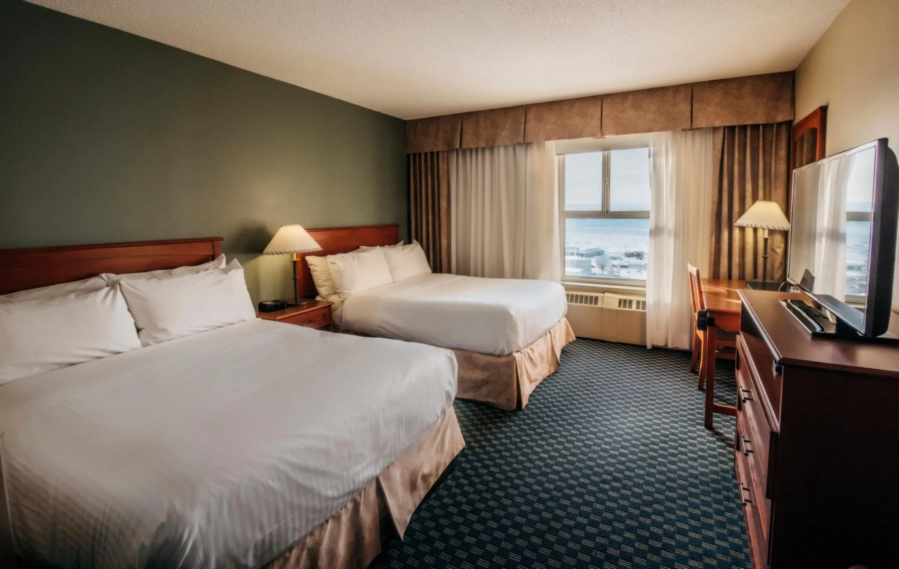 Photo of the whole room, Bed in The Frobisher Inn