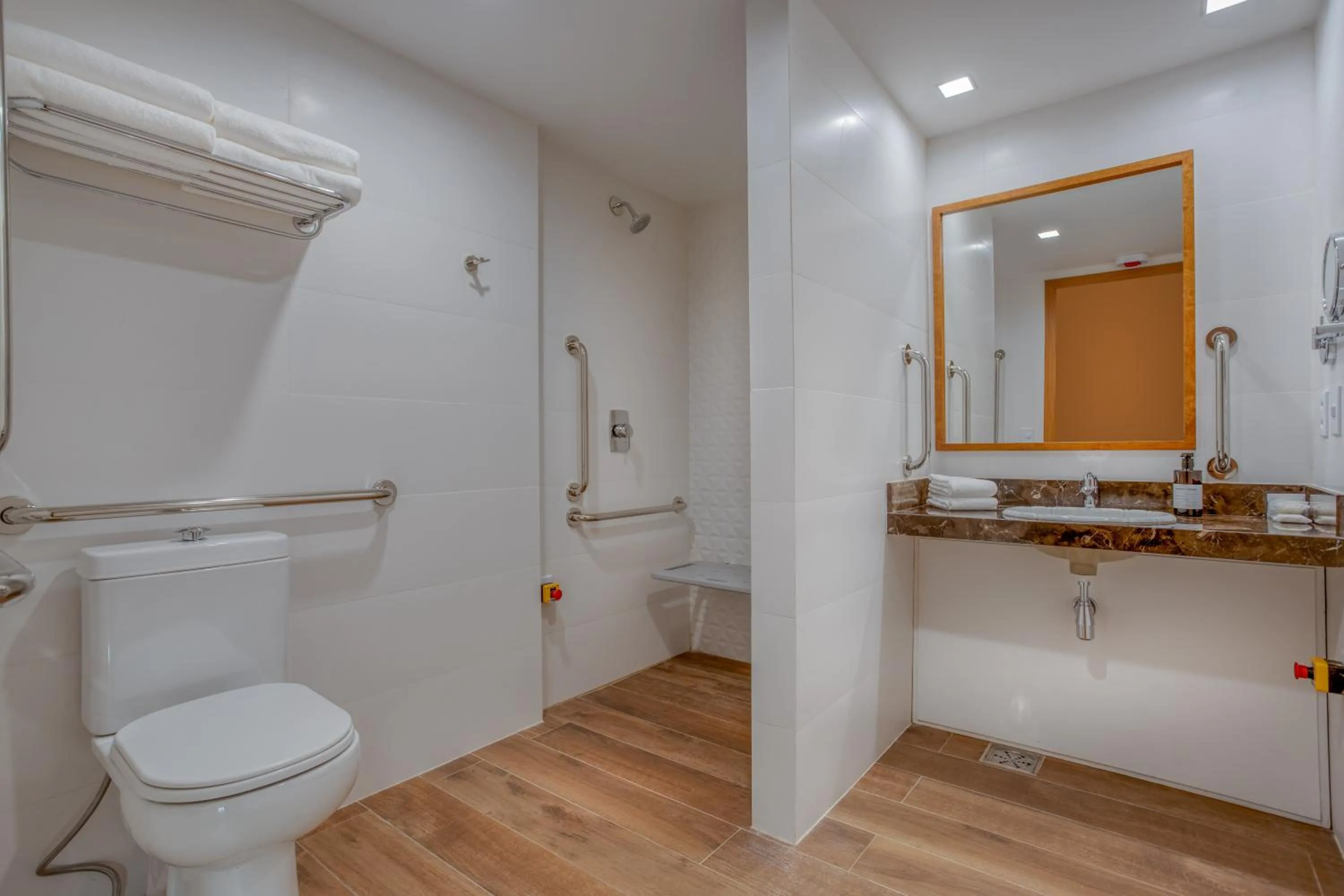 Shower in Wyndham Gramado Termas Resort & Spa