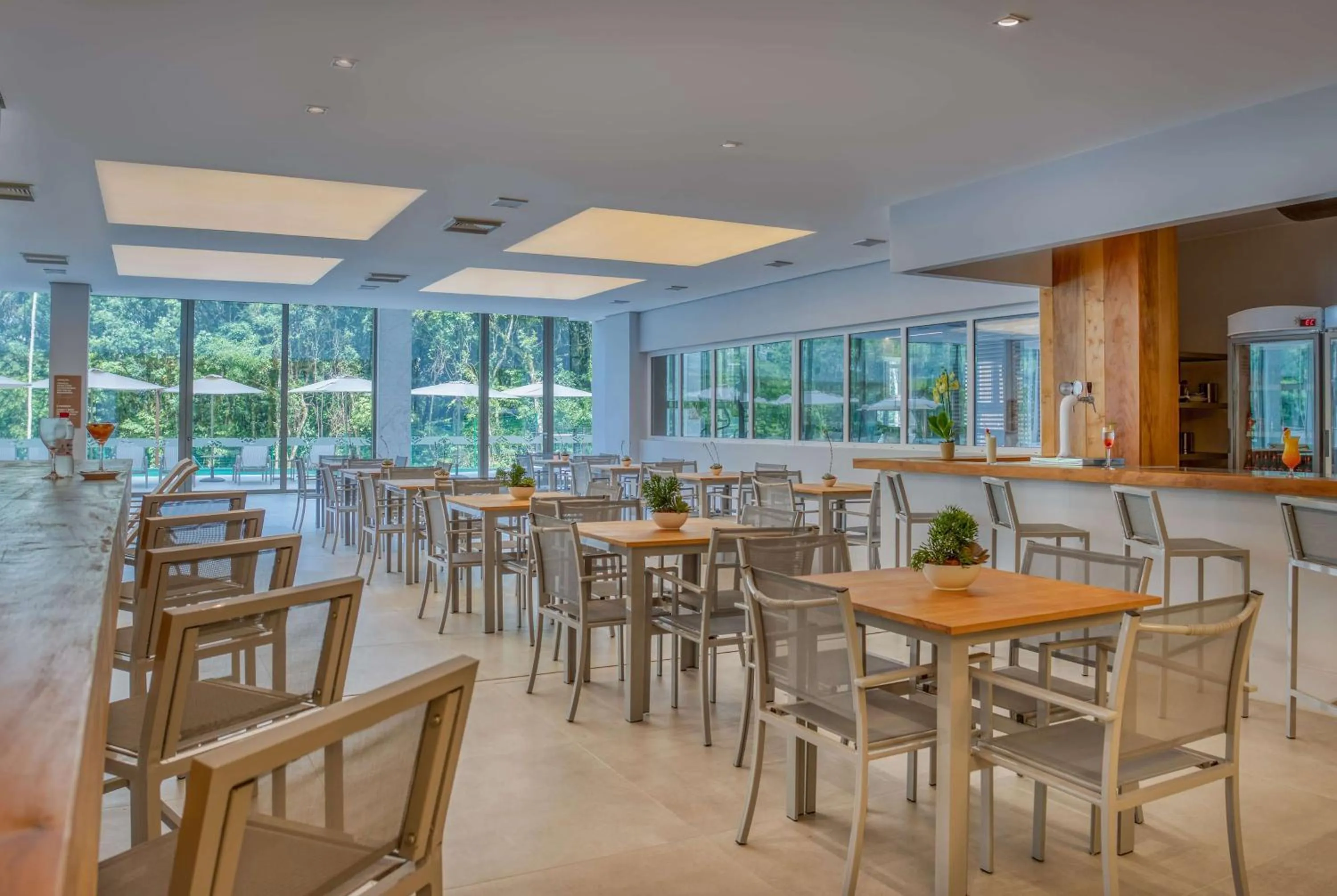 Lounge or bar in Wyndham Gramado Termas Resort & Spa